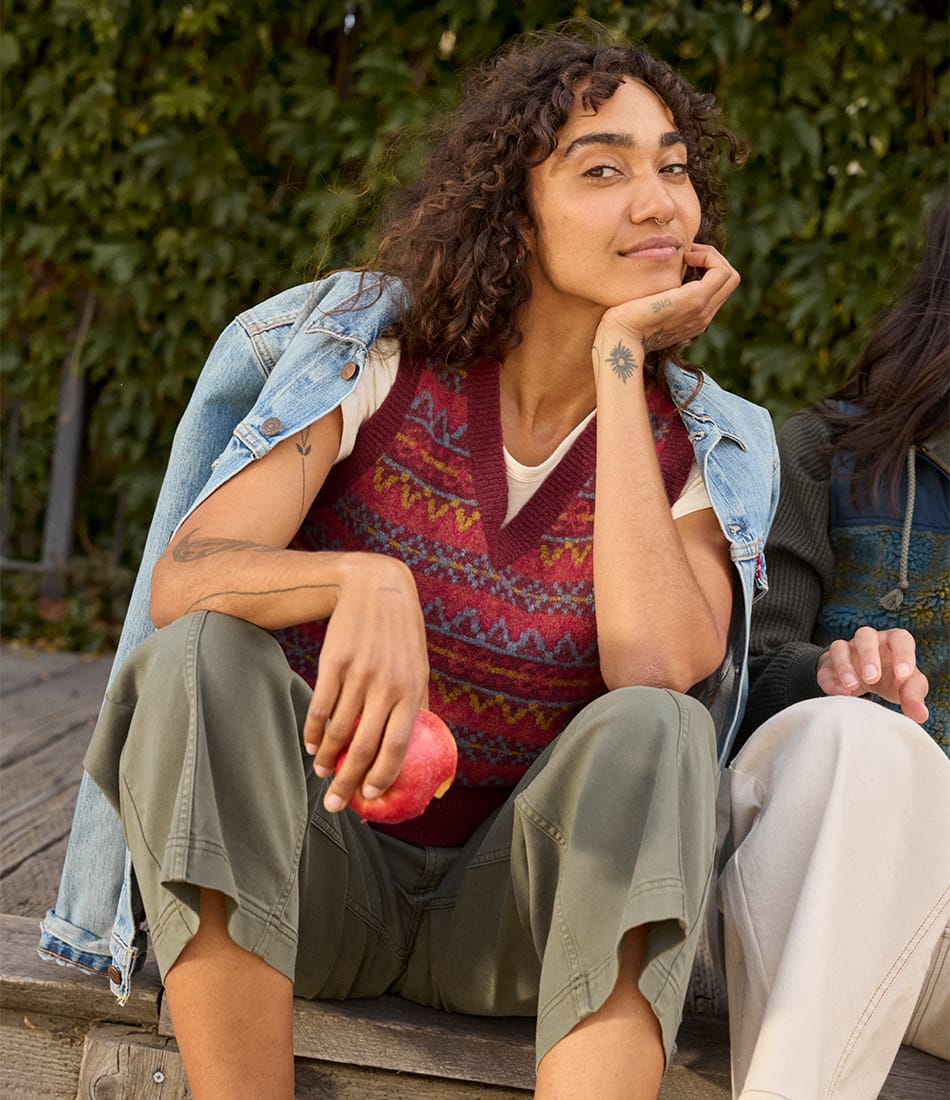 F25_WearitWith_LosAlamosTown_Patio_0706.jpg