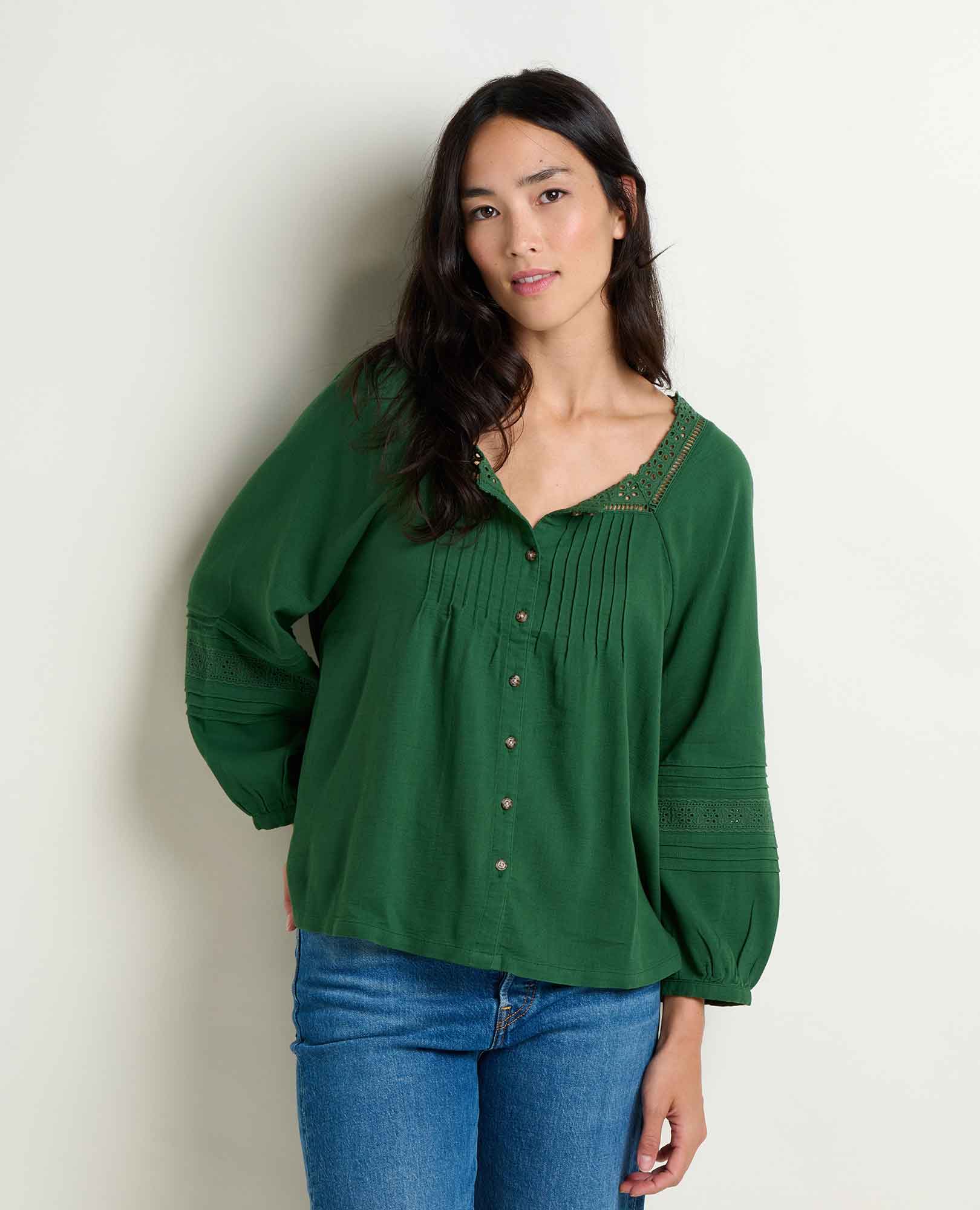 msg:Collette is 5'9 ½" and is wearing a size small.