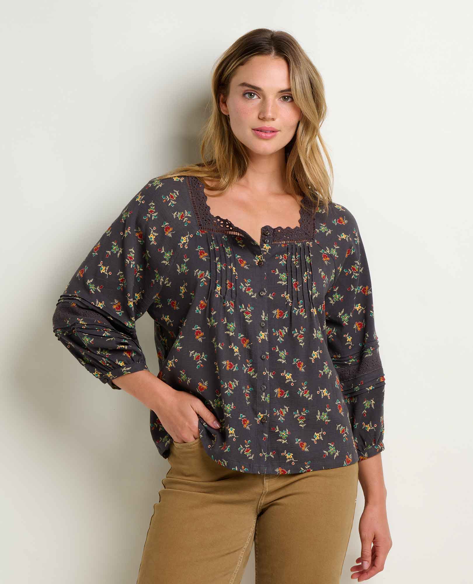msg:Savanna is 5'9 ½" and is wearing a size small.
