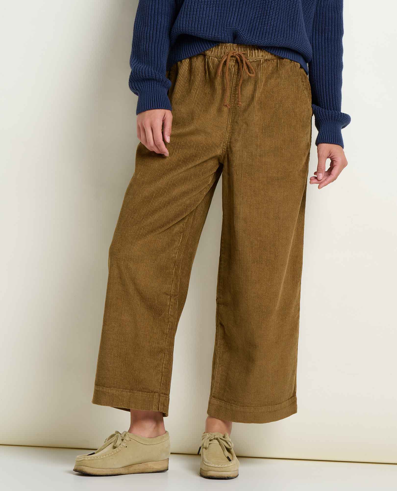 msg:Collette is 5'9 ½" and is wearing a size small.