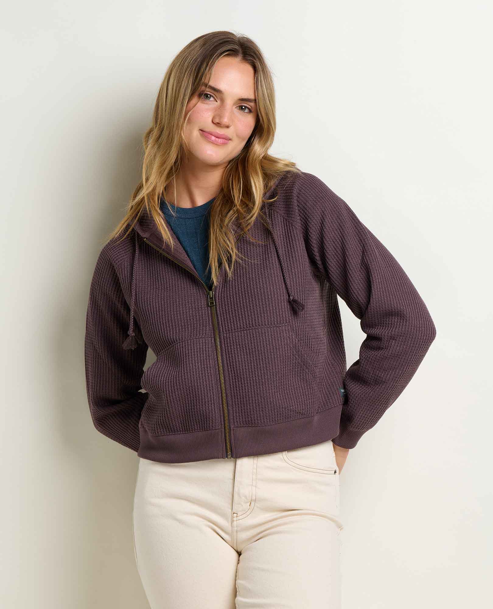 msg:Savanna is 5'9 ½" and is wearing a size small.