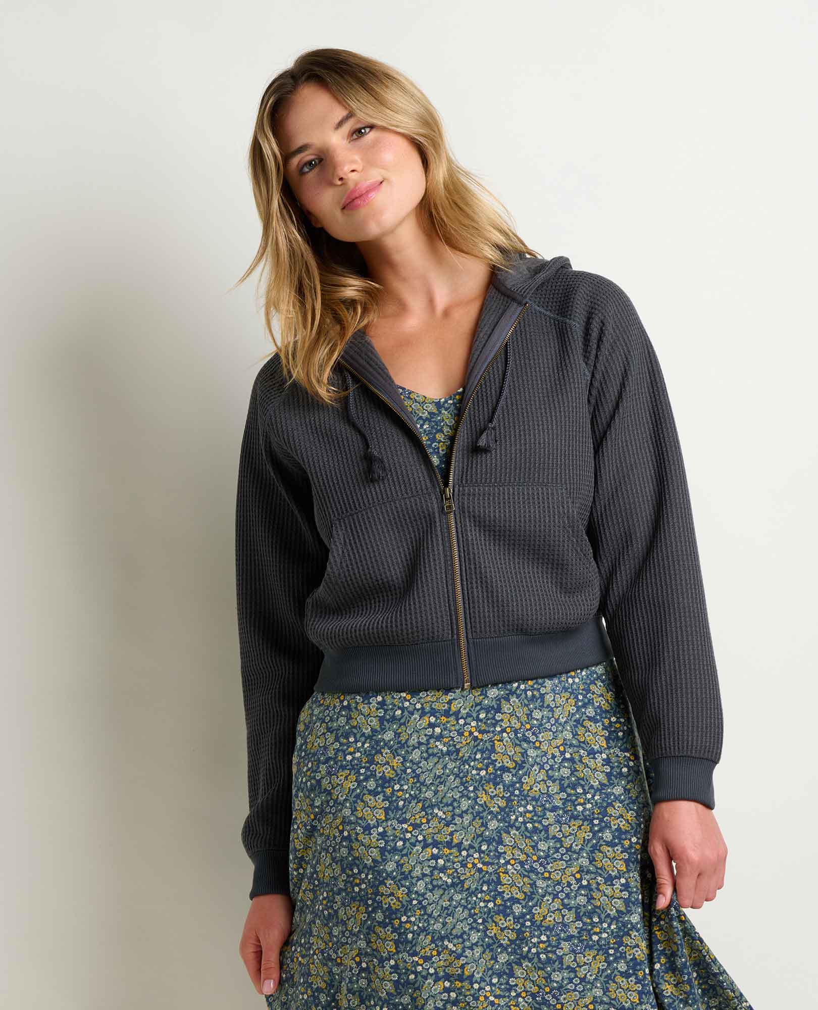 msg:Savanna is 5'9 ½" and is wearing a size small.