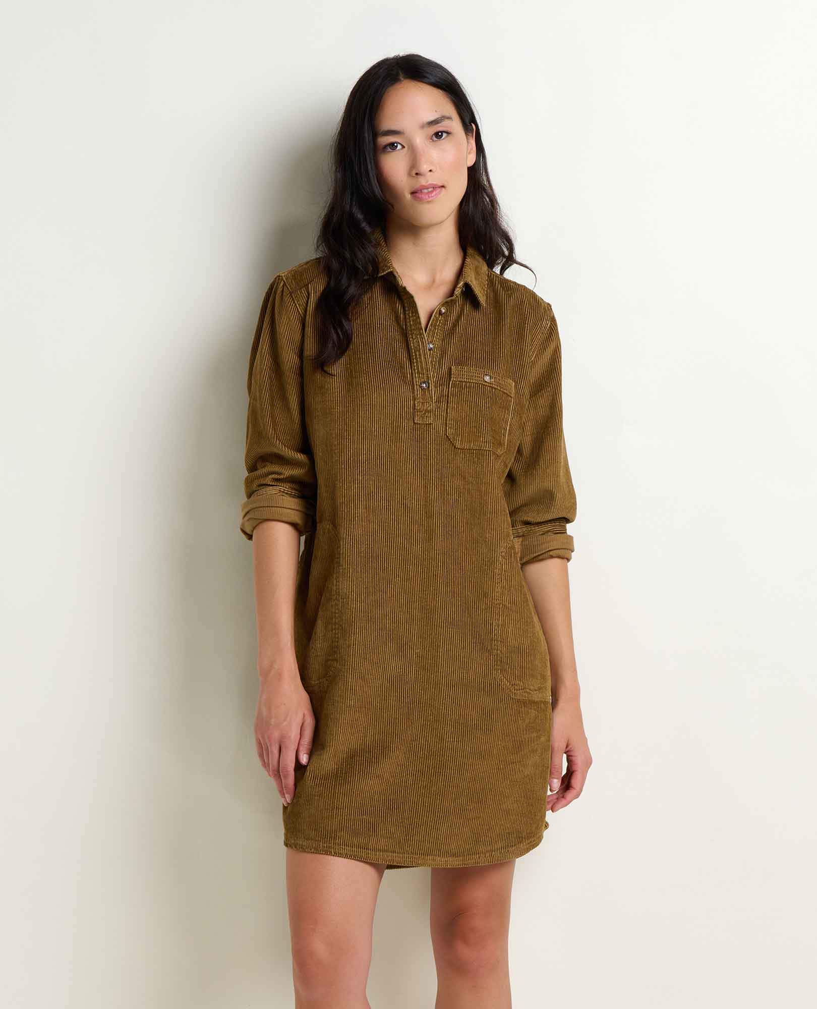 msg:Collette is 5'9 ½" and is wearing a size small.