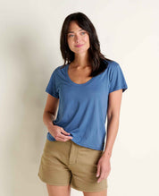 msg:Logan is 5'9 ½" and is wearing a size small.