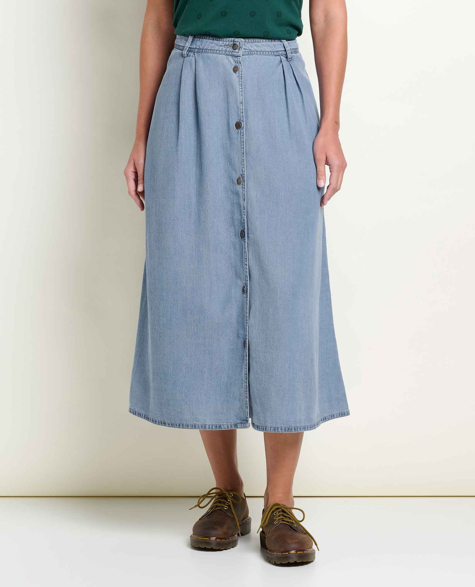 msg:Logan is 5'9 ½" and is wearing a size small.