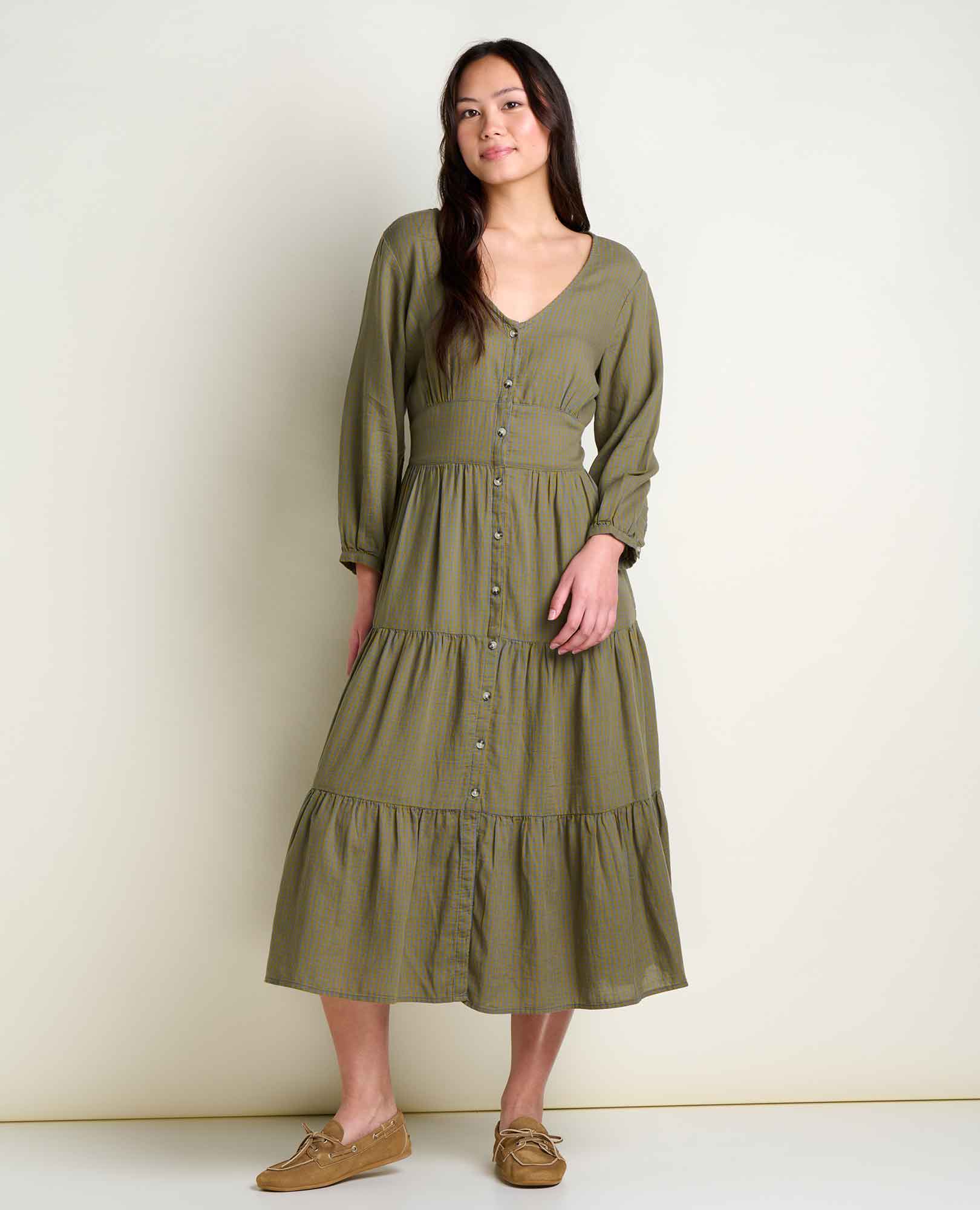 2" and is wearing a size small.