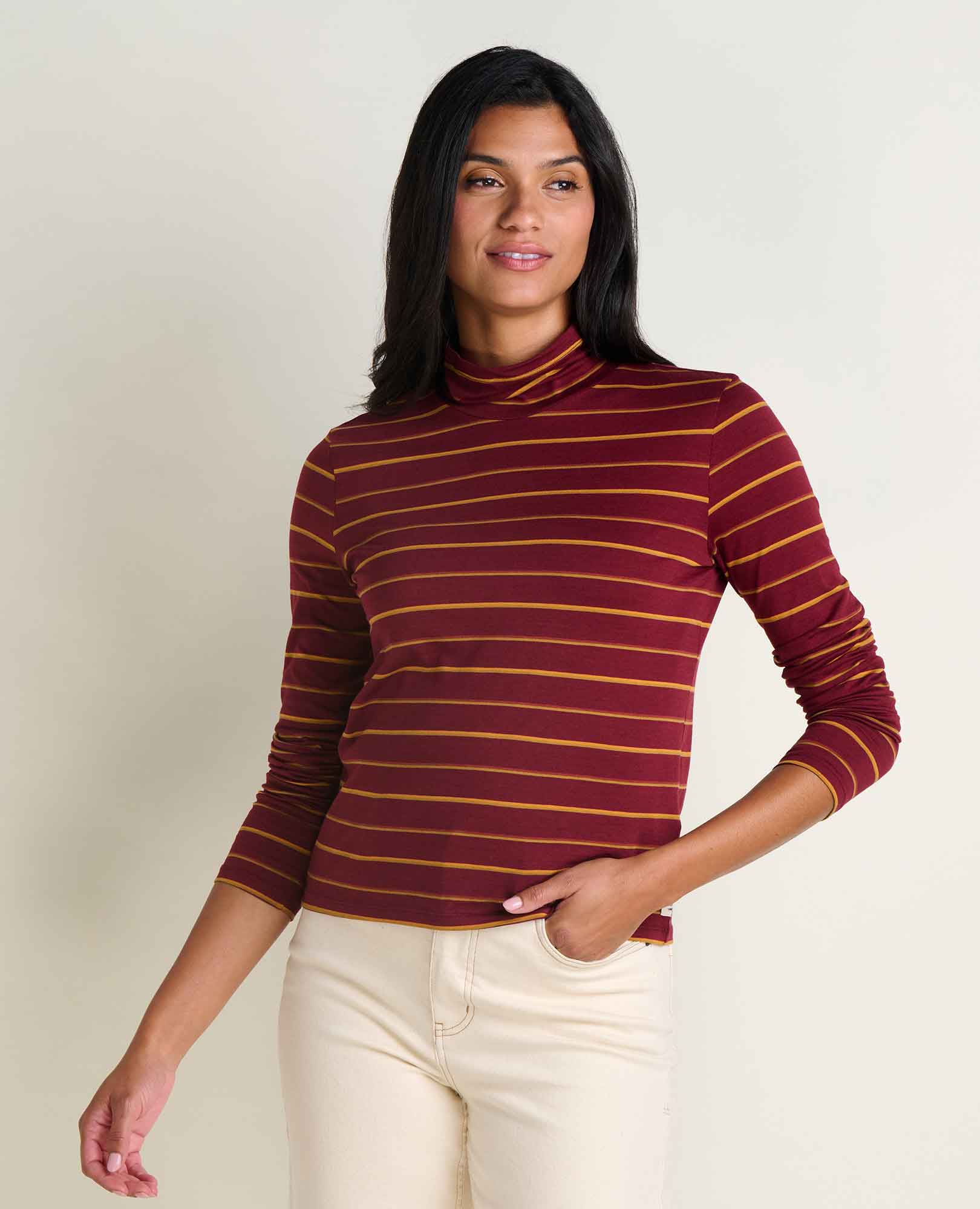 msg:Araya is 5'9 1/2" and is wearing a size small.