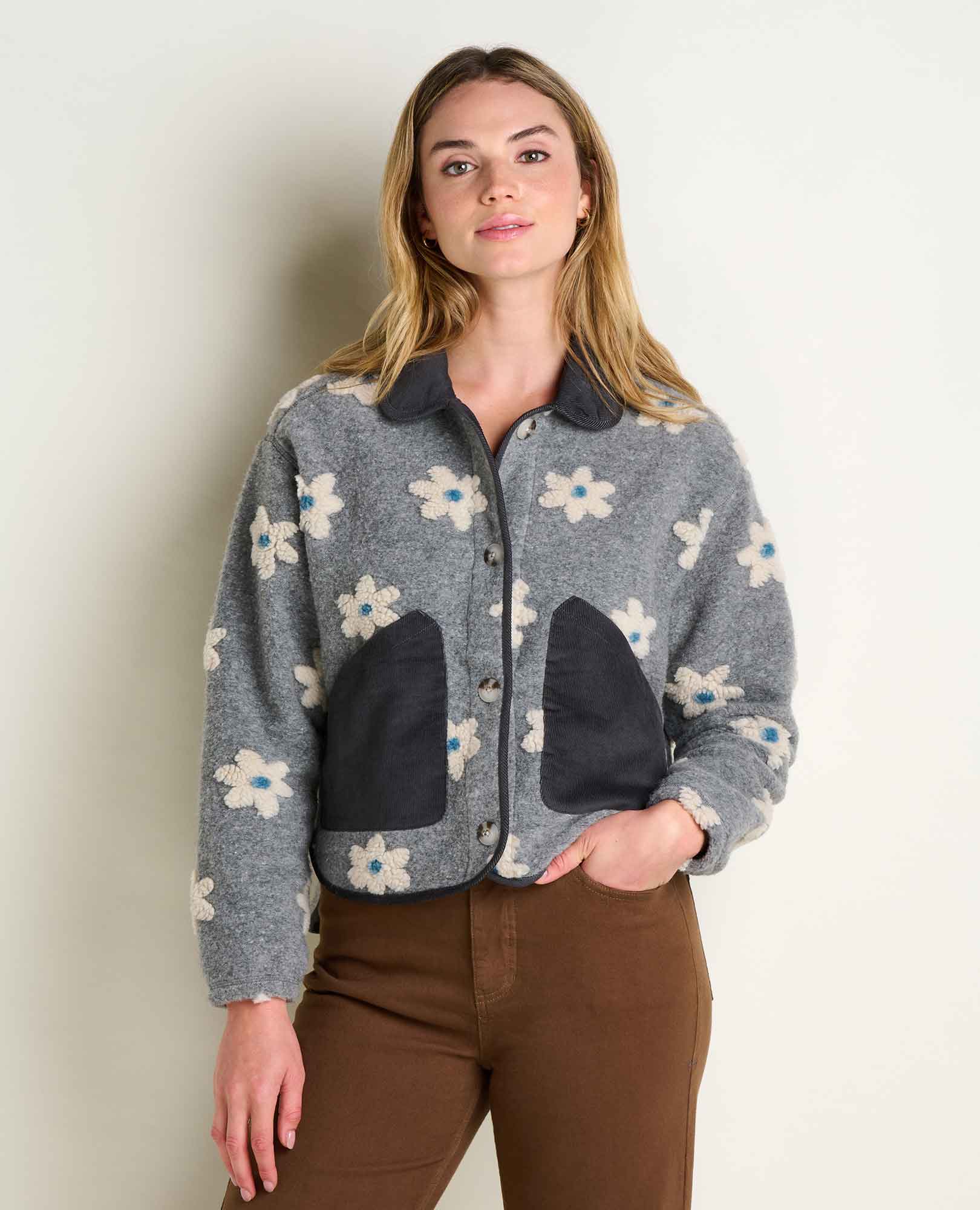 msg:Savanna is 5'9 ½" and is wearing a size small.