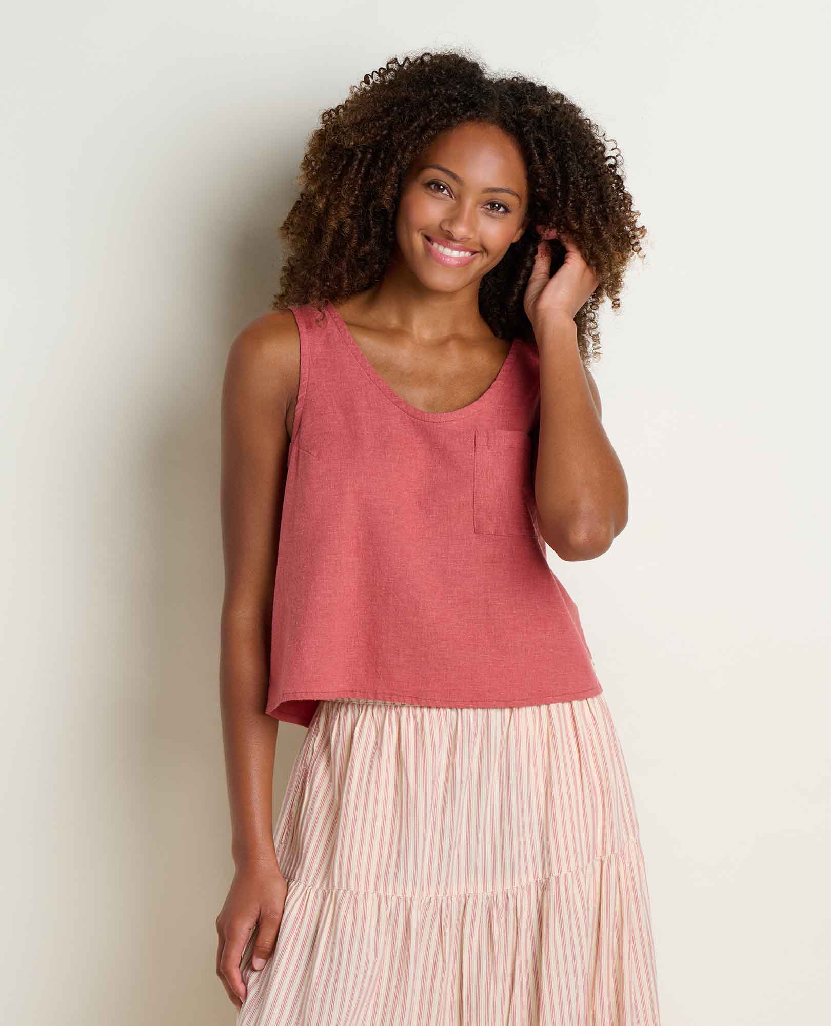 msg:Haylie is 5'8" and is wearing a size small.