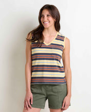 msg:Gina is 5'9" and is wearing a size Small.