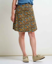 msg:Danielle is 5'6" and is wearing a size small.