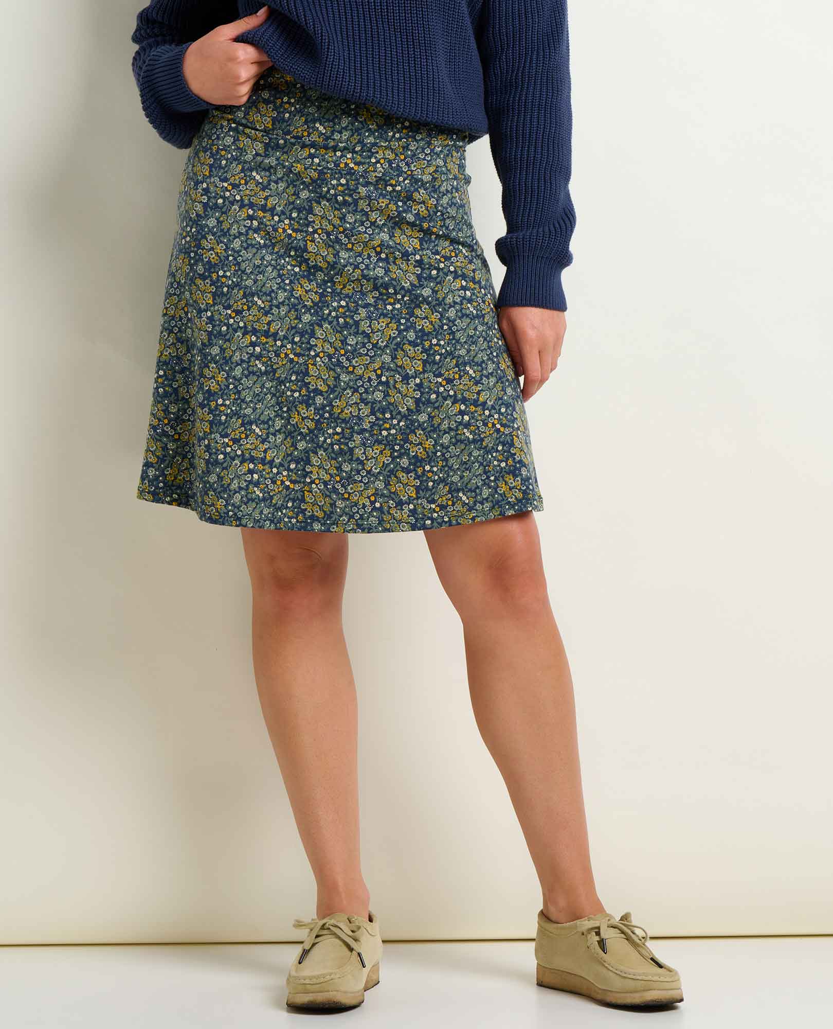 msg:Savanna is 5'9 ½" and is wearing a size small.