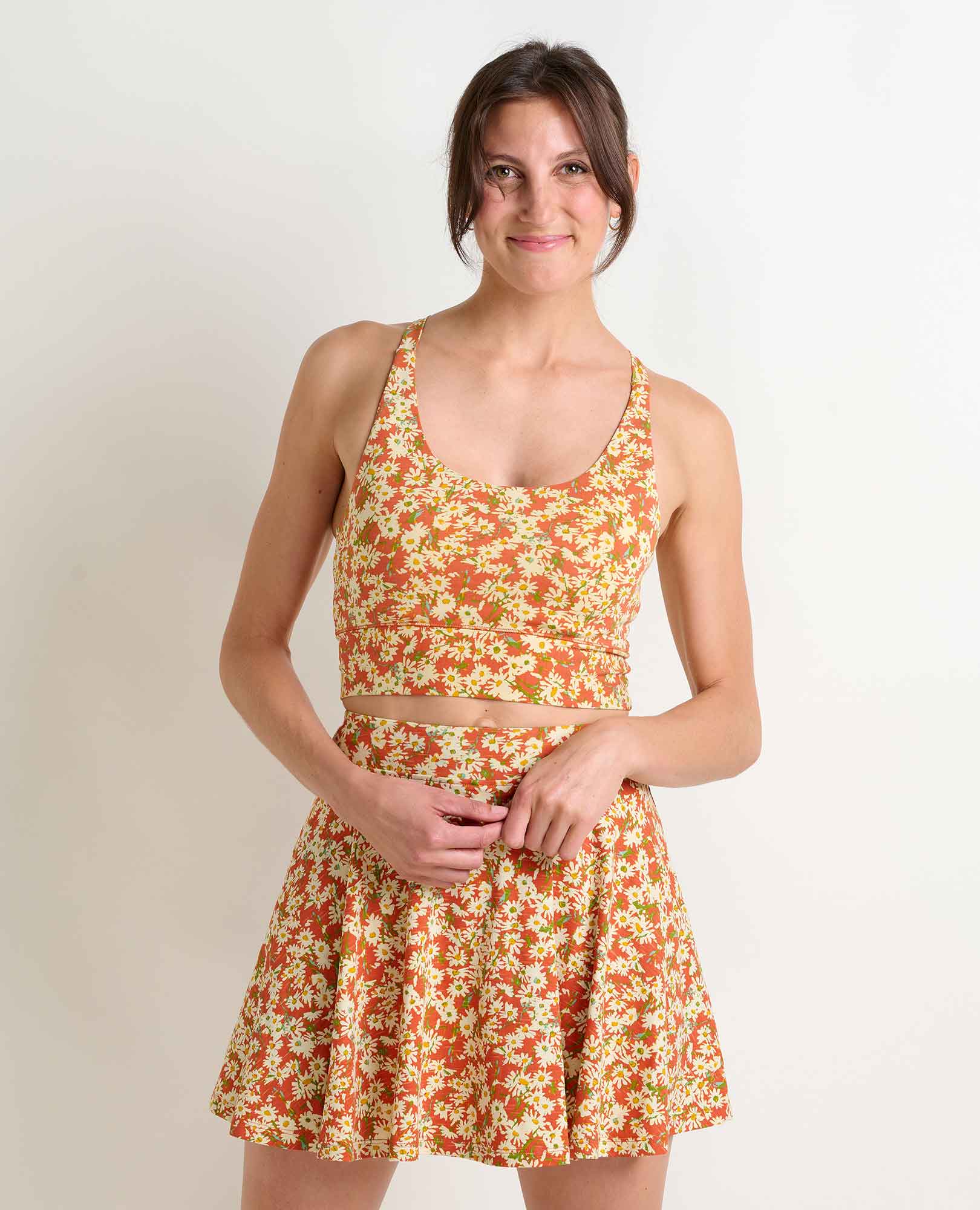 msg:Gina is 5'9" and is wearing a size Small.
