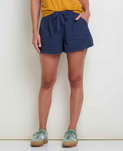 msg:Logan is 5'9½" and is wearing a size small.