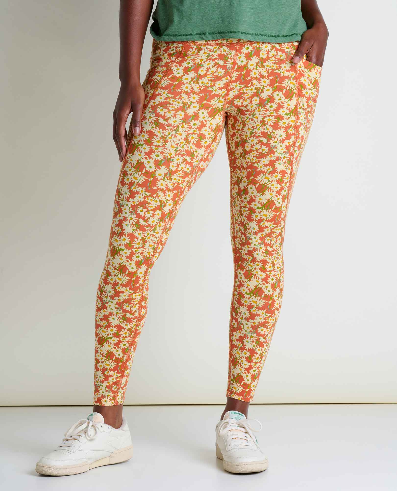 msg:Essence is 5'8" and is wearing a size small.