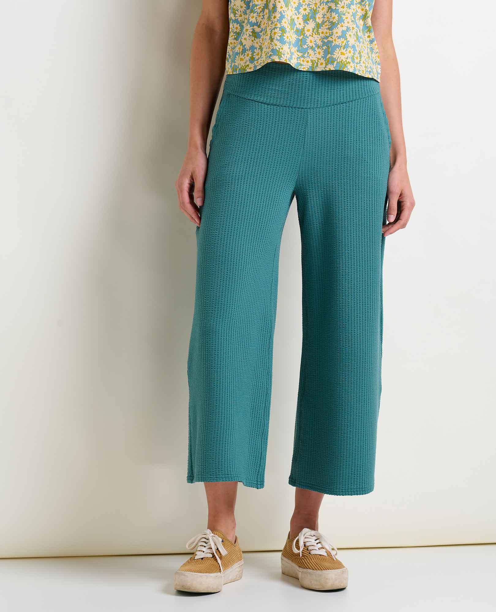 msg:Gina is 5'9" and is wearing a size Small.