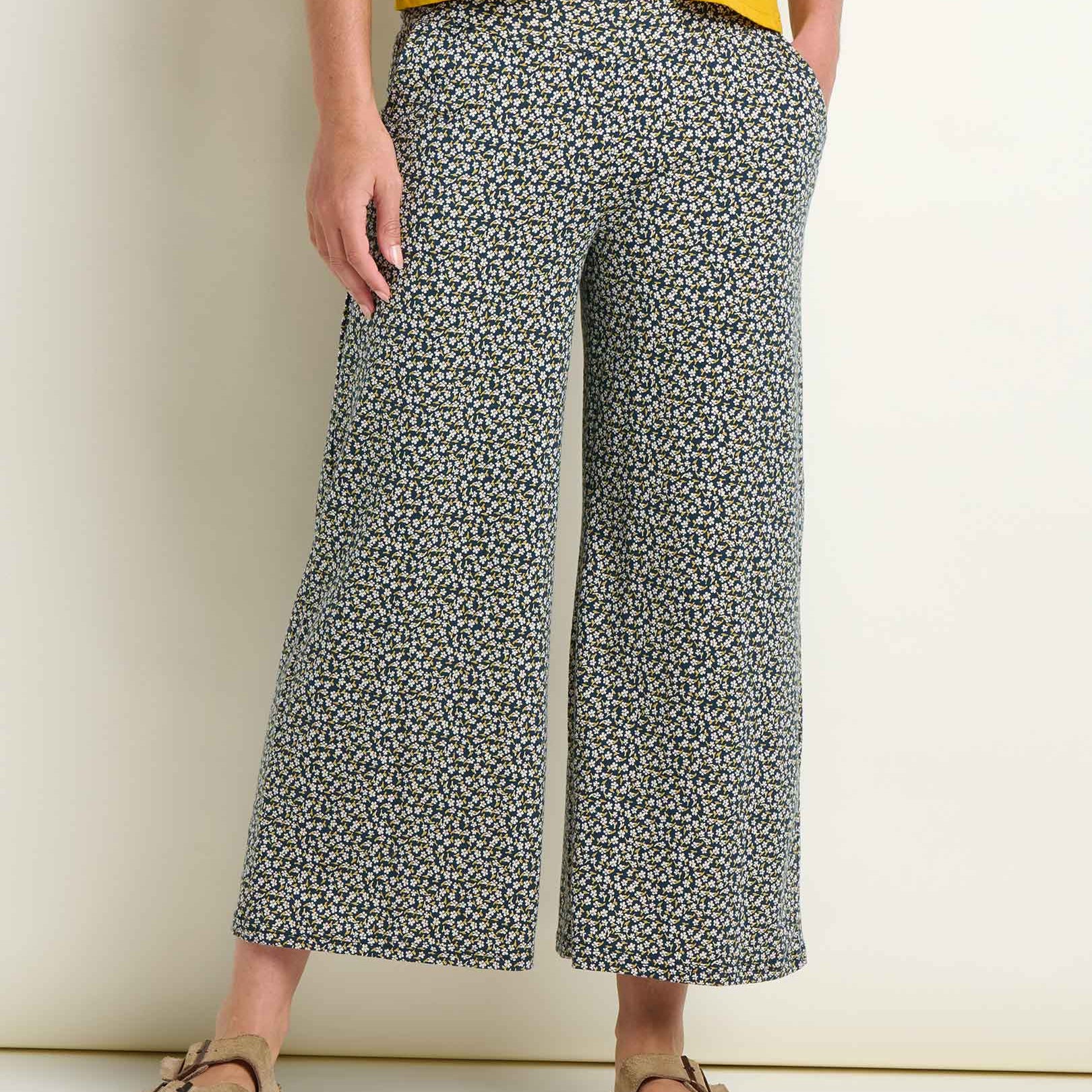 msg:Rayana is 5'9" and is wearing a size small.