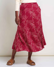 msg: Essence is 5'8" and wearing a size Small
