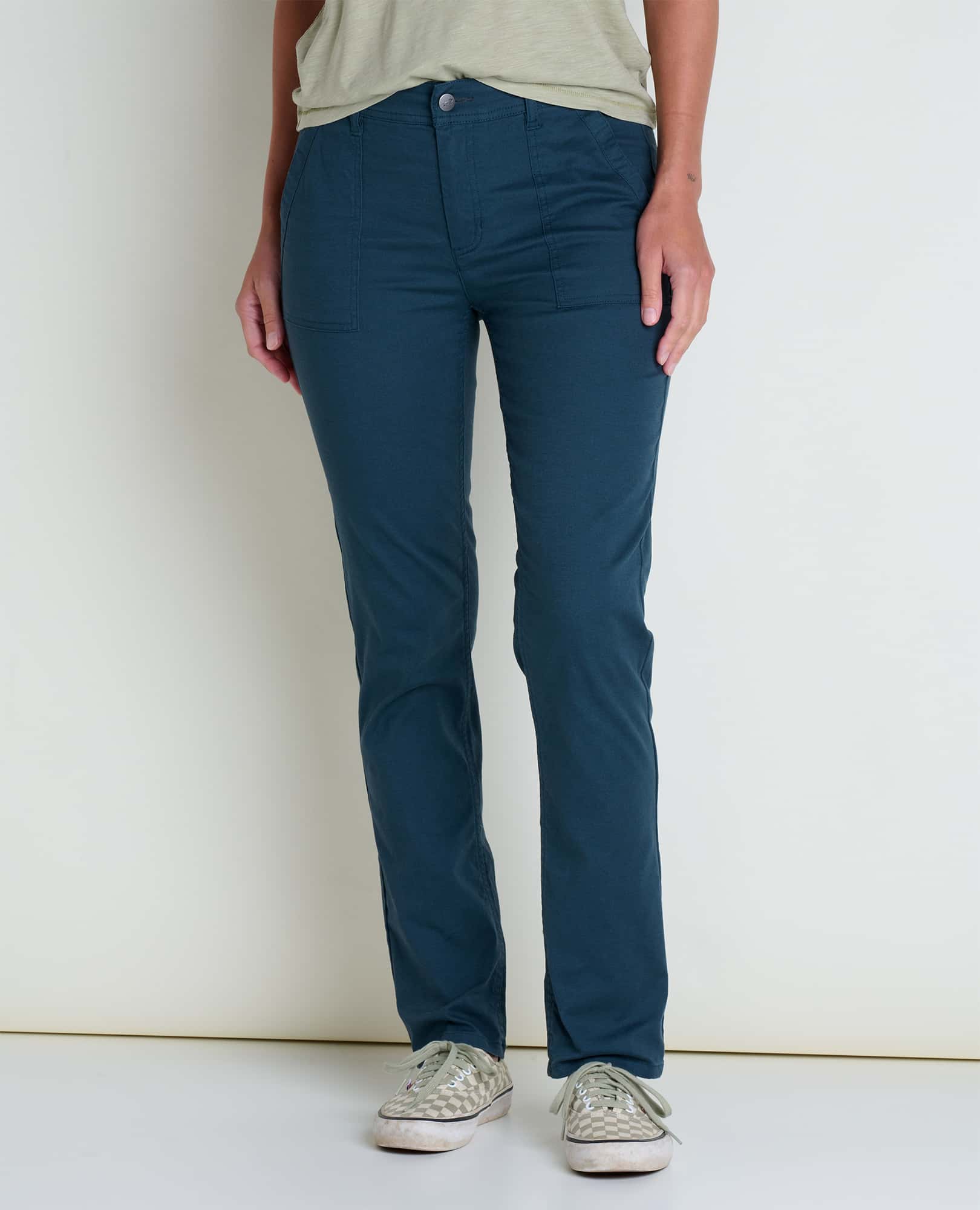 msg:Logan is 5'9½" and is wearing a size 6.