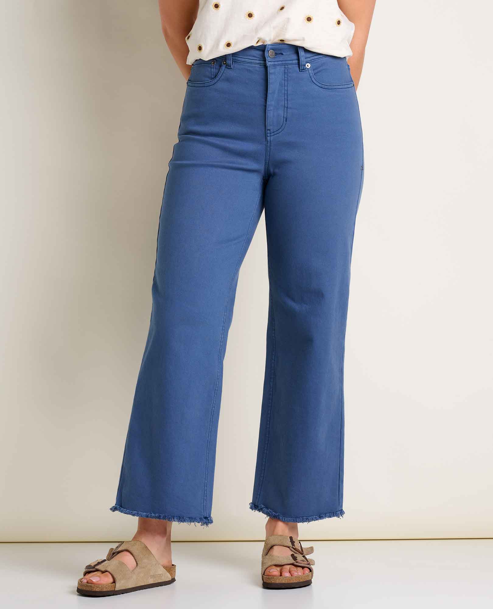 msg:Savanna is 5'9½" and is wearing a size 6.