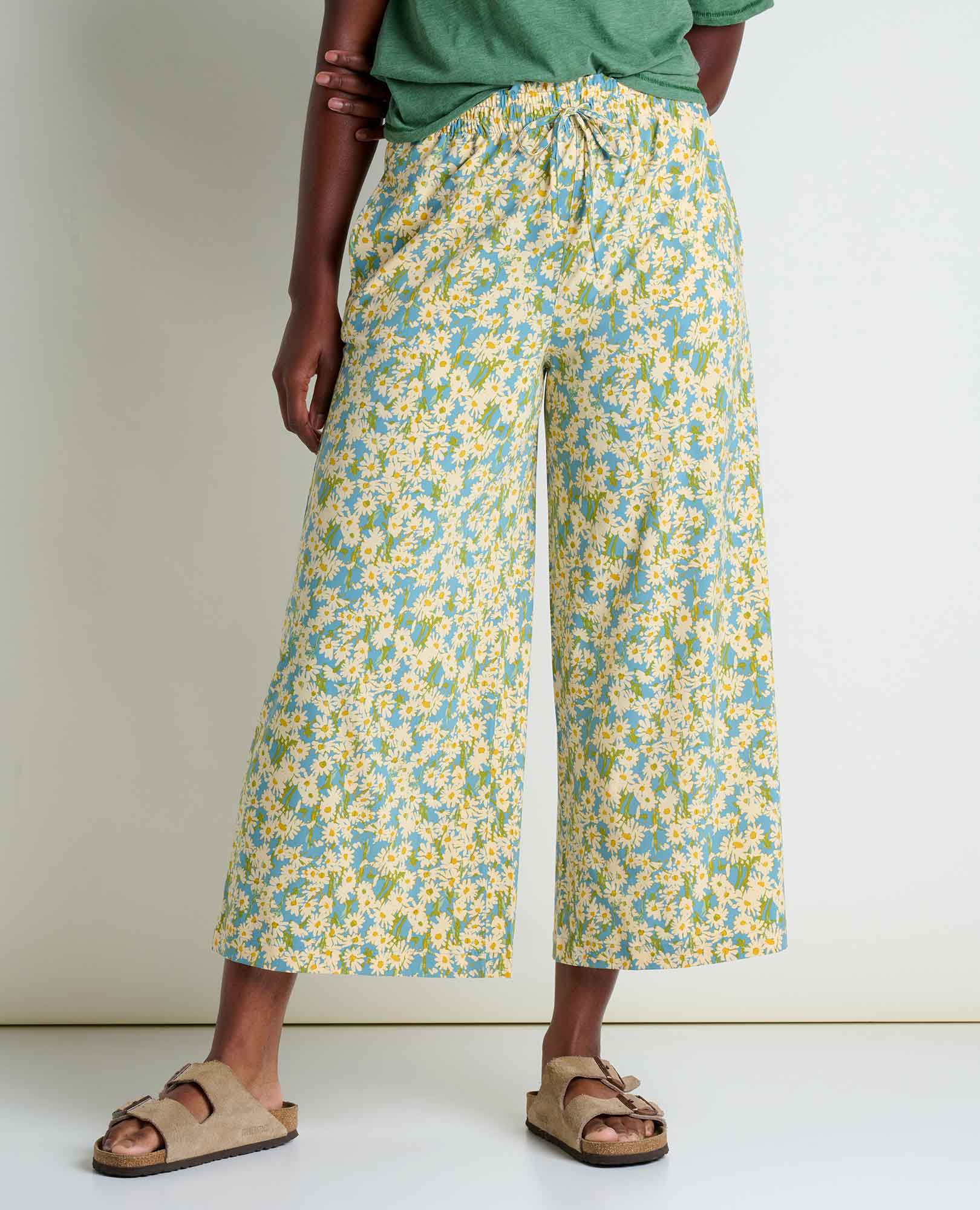 msg:Essence is 5'8" and is wearing a size small.