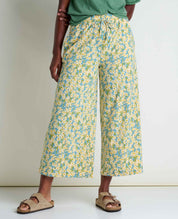 msg:Essence is 5'8" and is wearing a size small.