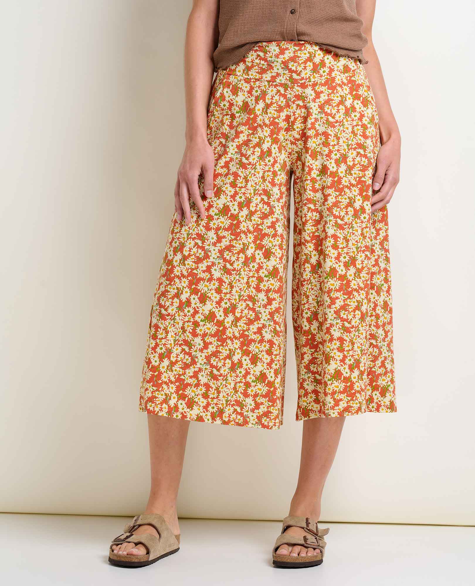 msg:Gina is 5'9" and is wearing a size Small.