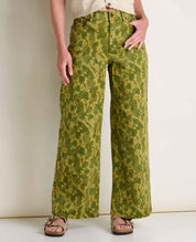 msg:Logan is 5'9 ½" and is wearing a size 6.