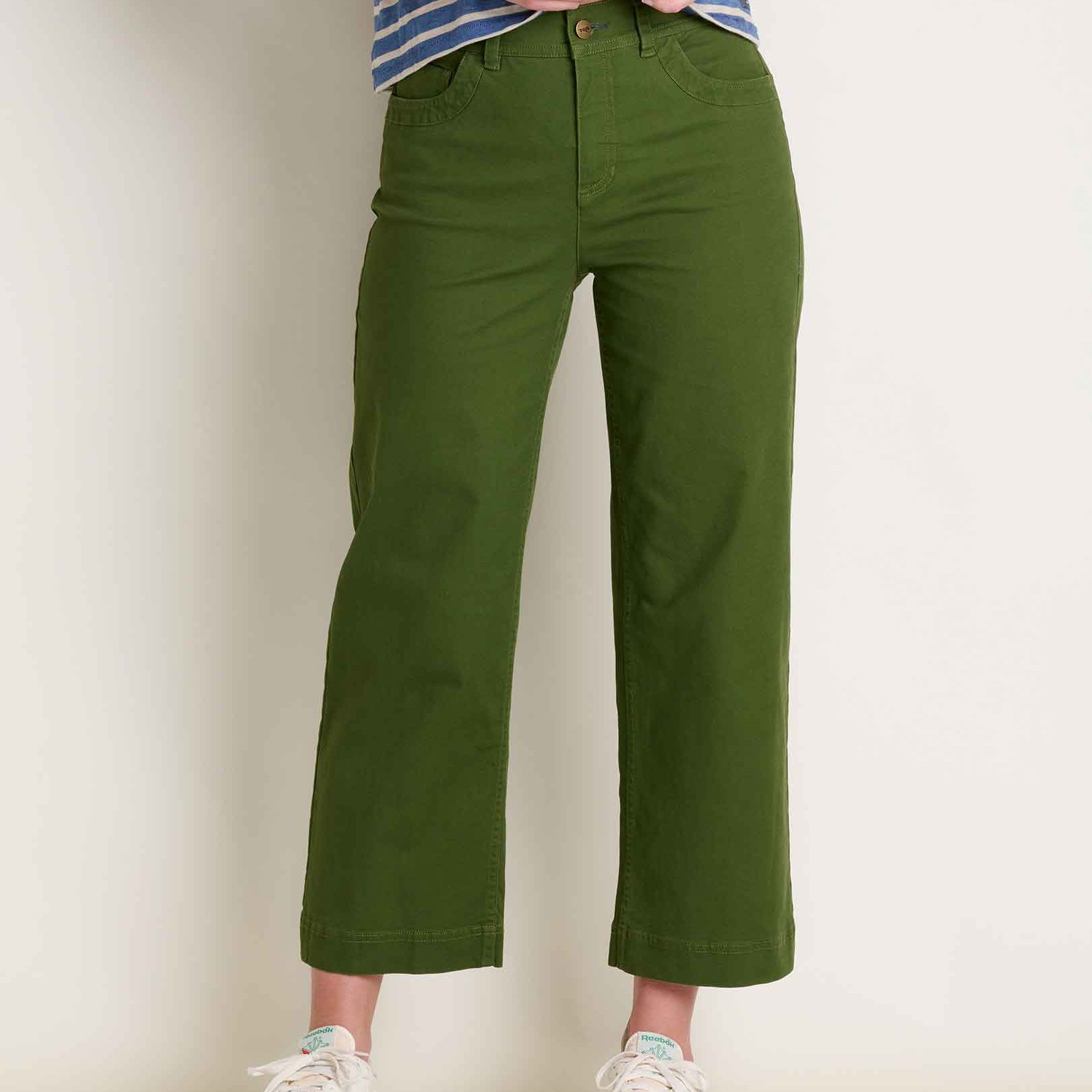 msg:Logan is 5&#39;9 ½&quot; and is wearing a size 6.