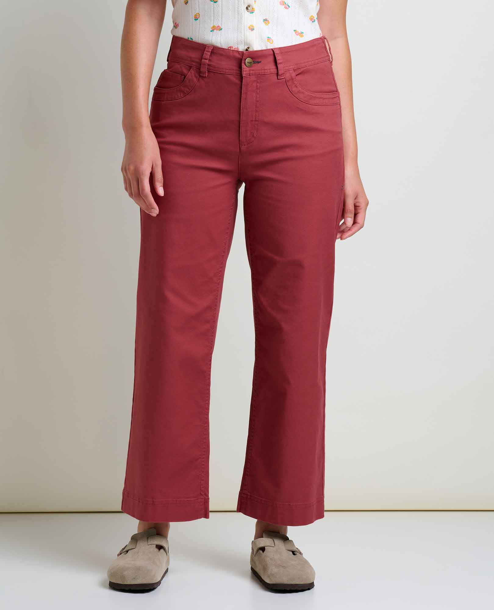 msg:Danielle is 5'6" and is wearing a size 6.