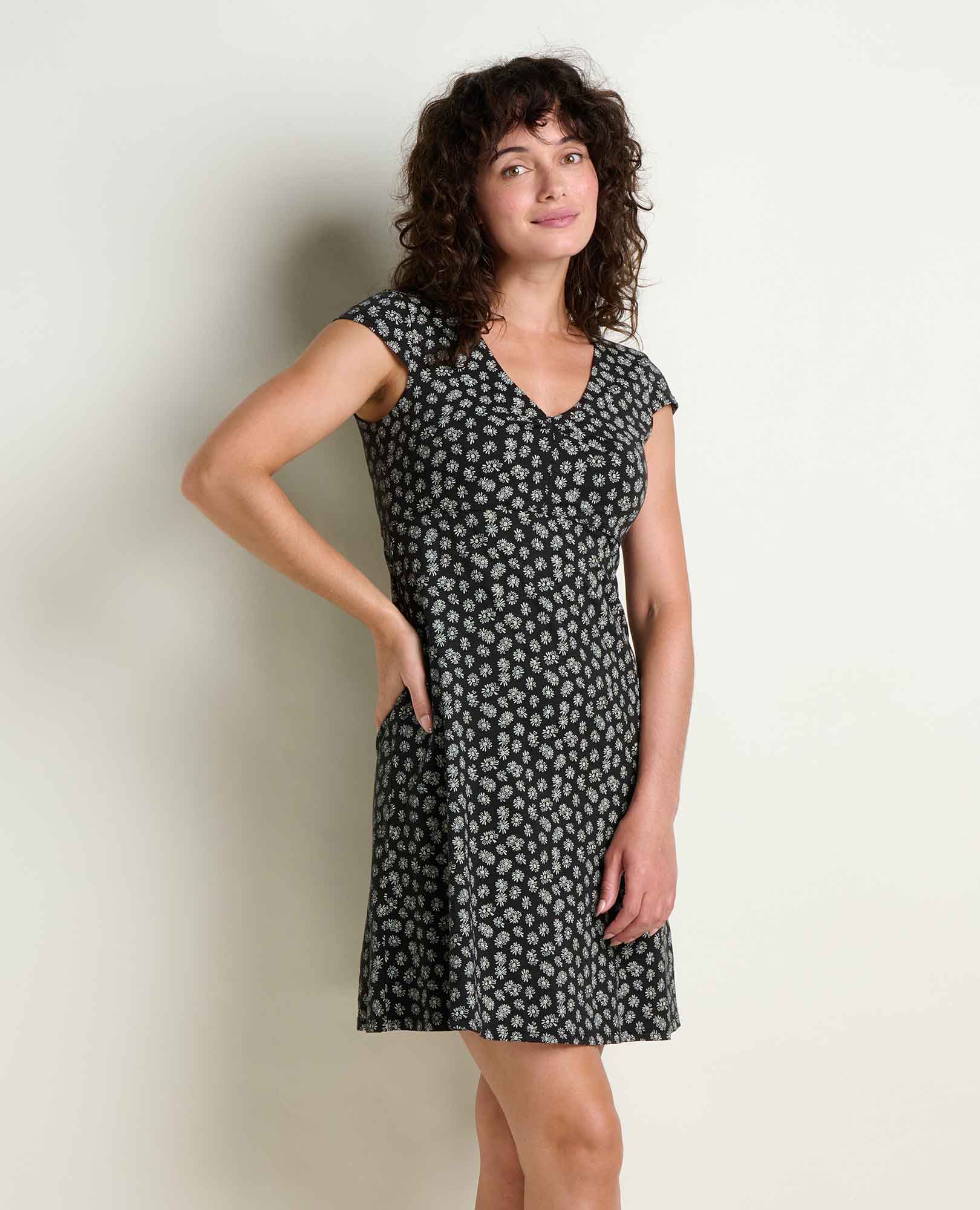 msg:Rayana is 5'9" and is wearing a size small.
