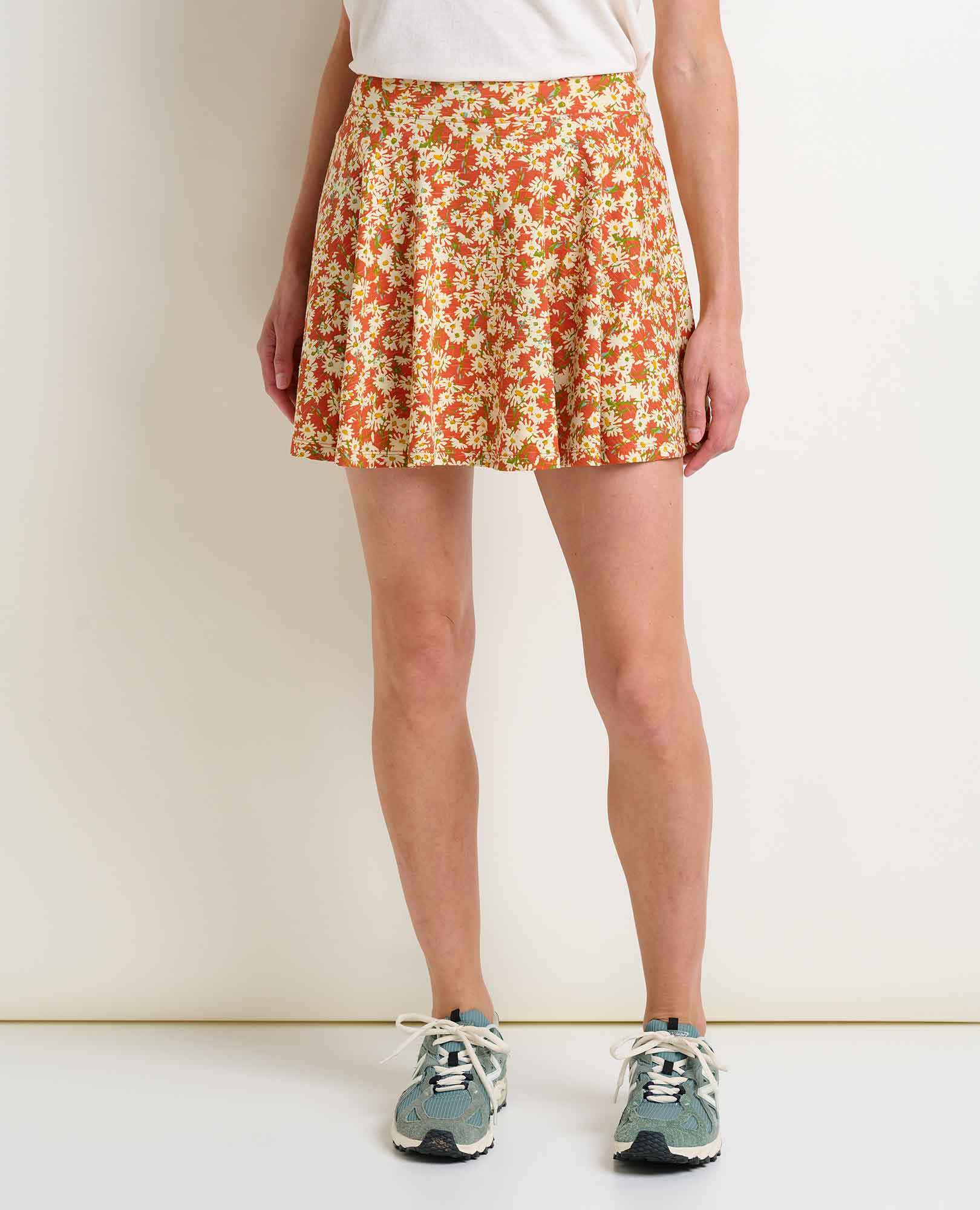 msg:Gina is 5'9" and is wearing a size Small.