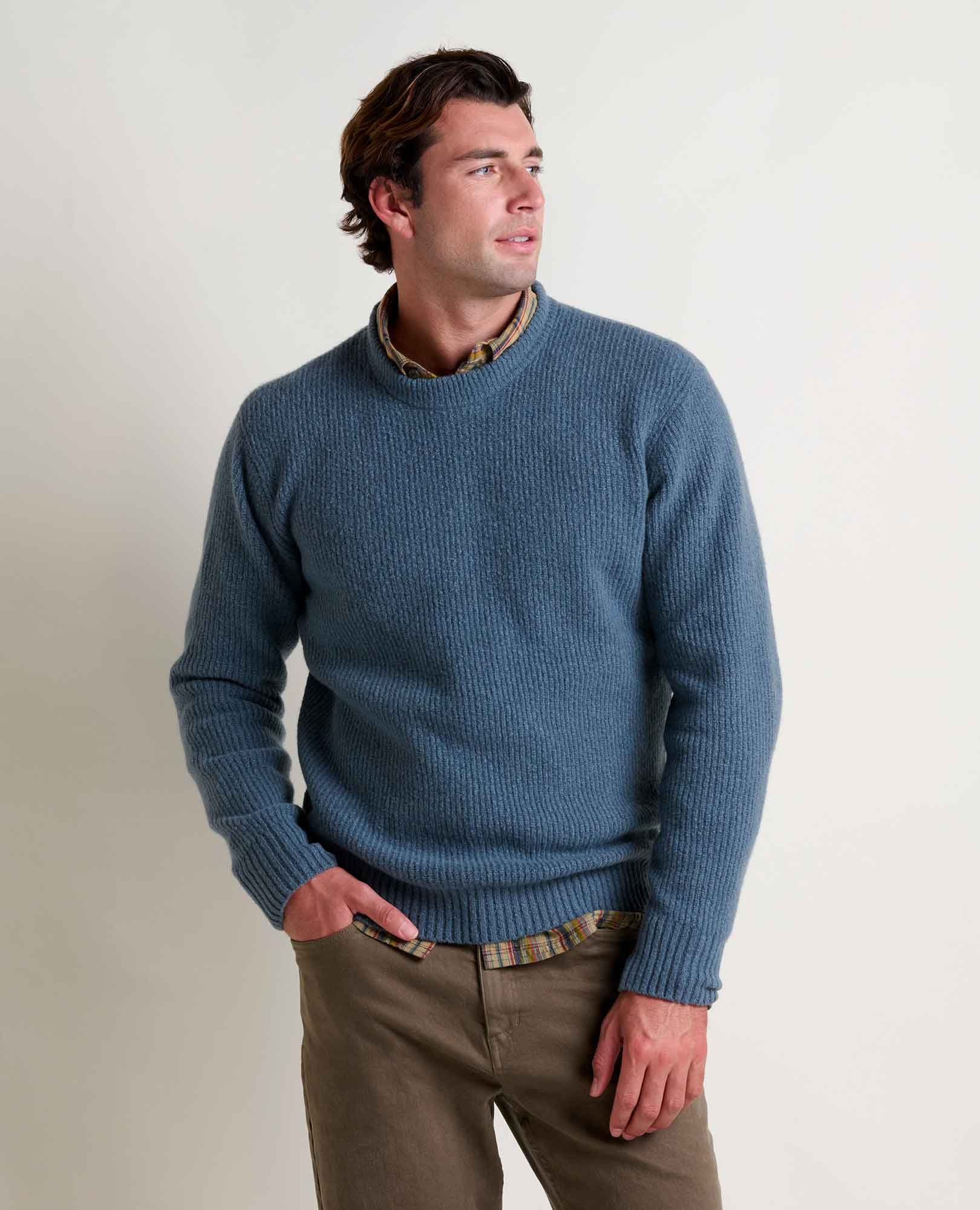 msg:Jacob is 6'1 ½" and is wearing a size medium.