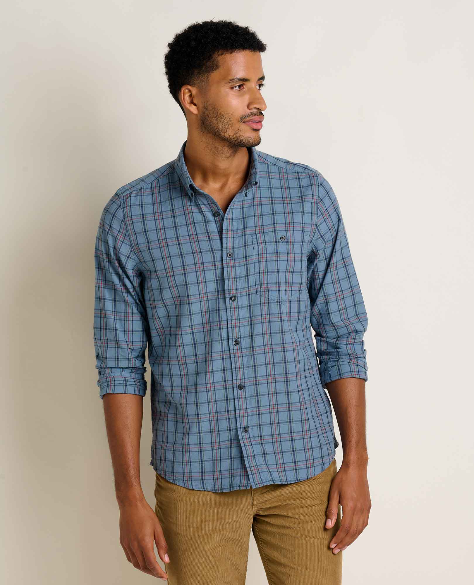 msg:Adom is 6'2" and is wearing a size medium.