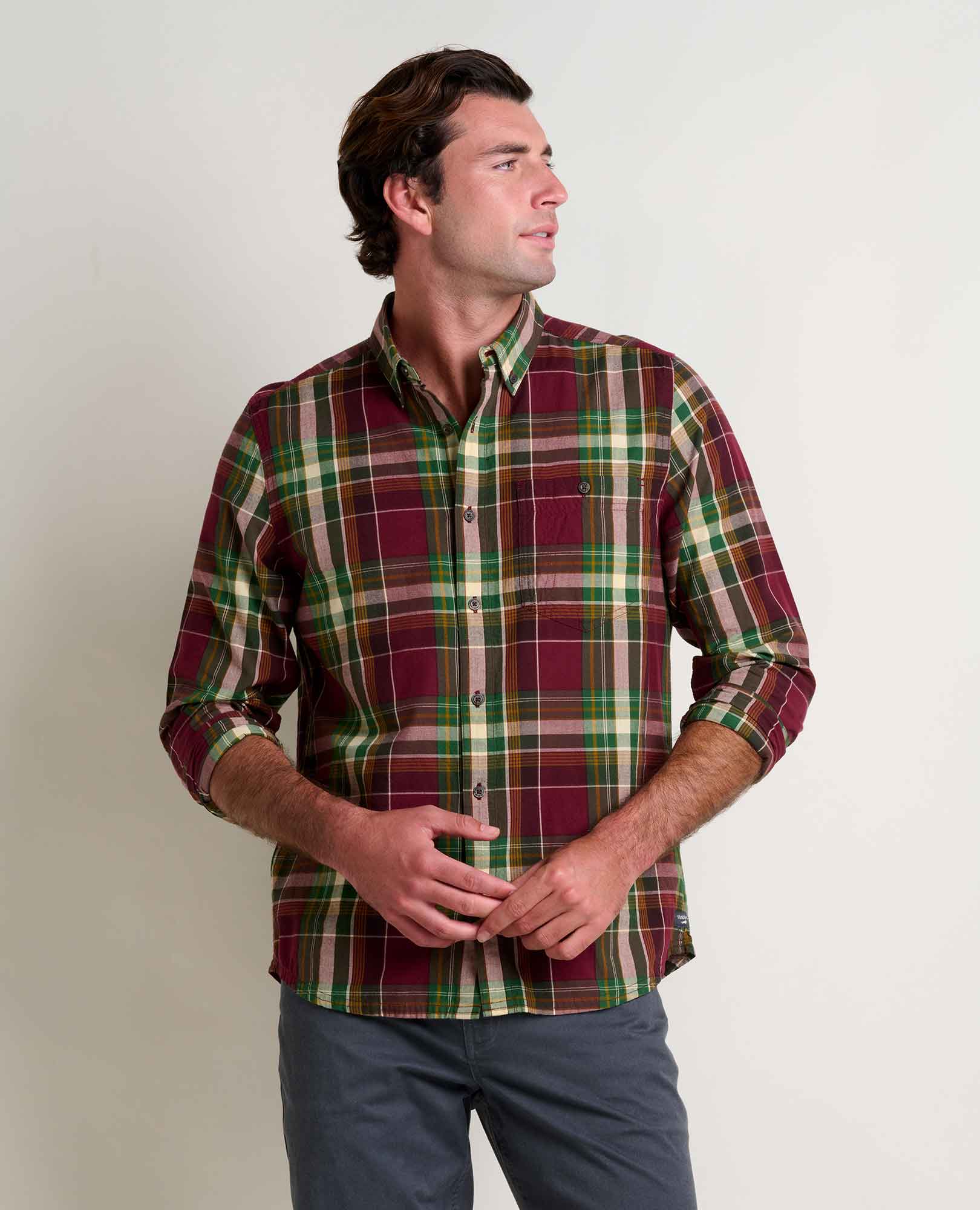 msg:Jacob is 6'1 ½" and is wearing a size medium.