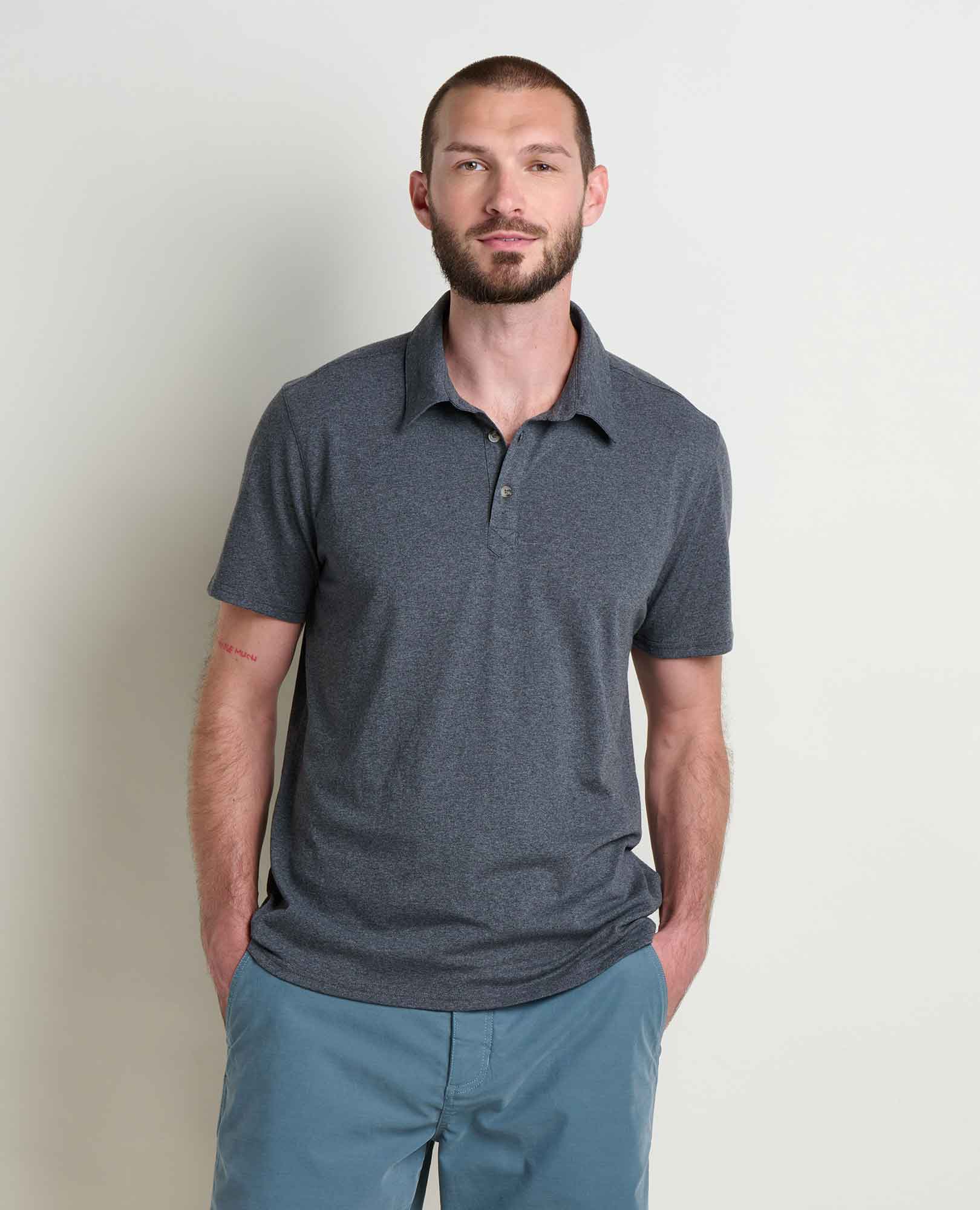 msg:Brandon is 6'1" and is wearing a size medium.