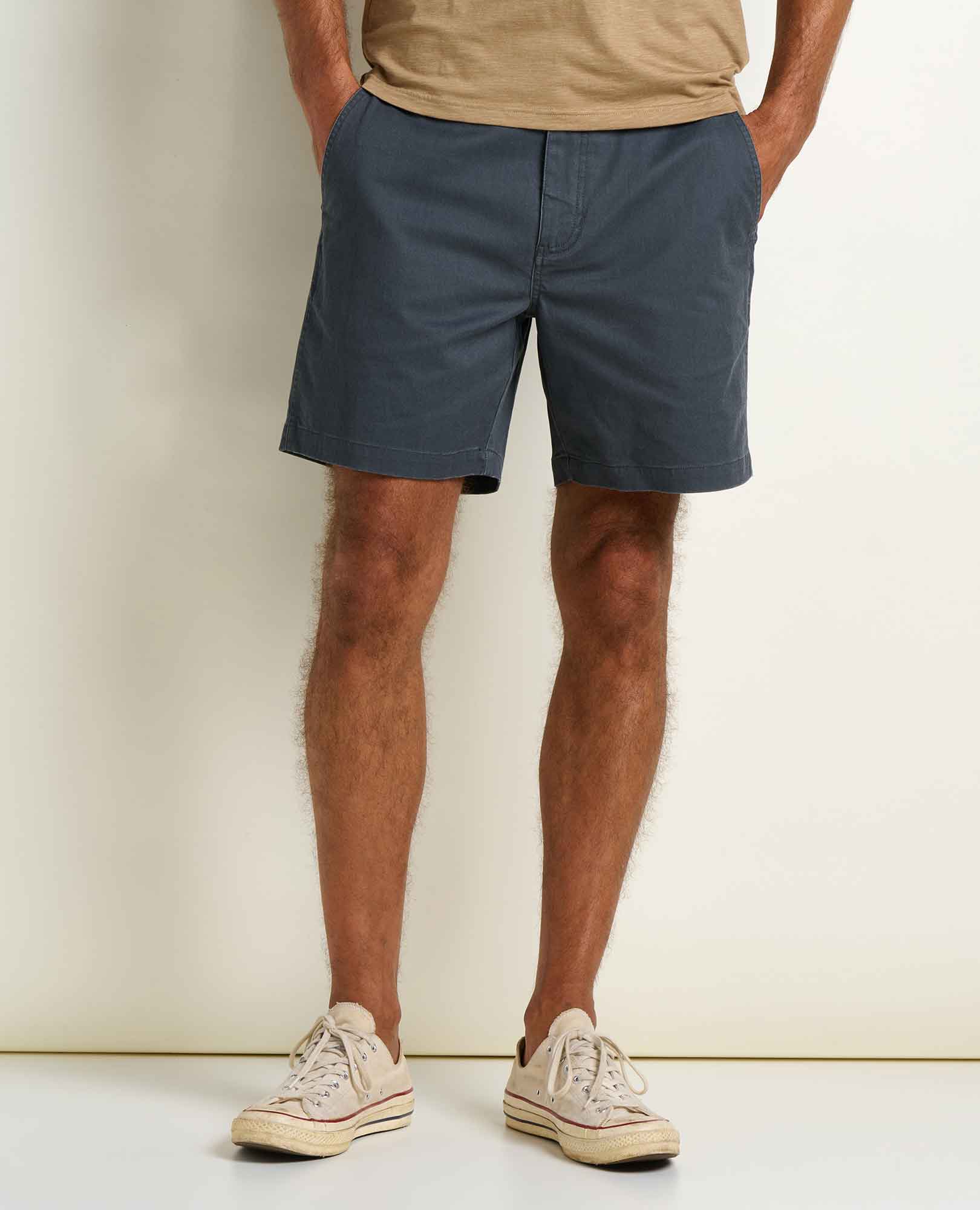 msg:Anderson is 6'2" and is wearing a size 32.