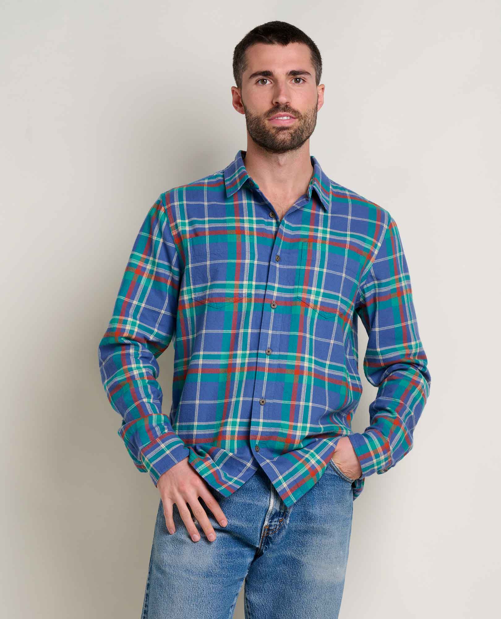 msg:Alessandro is 5'10 ½" and is wearing a size medium.