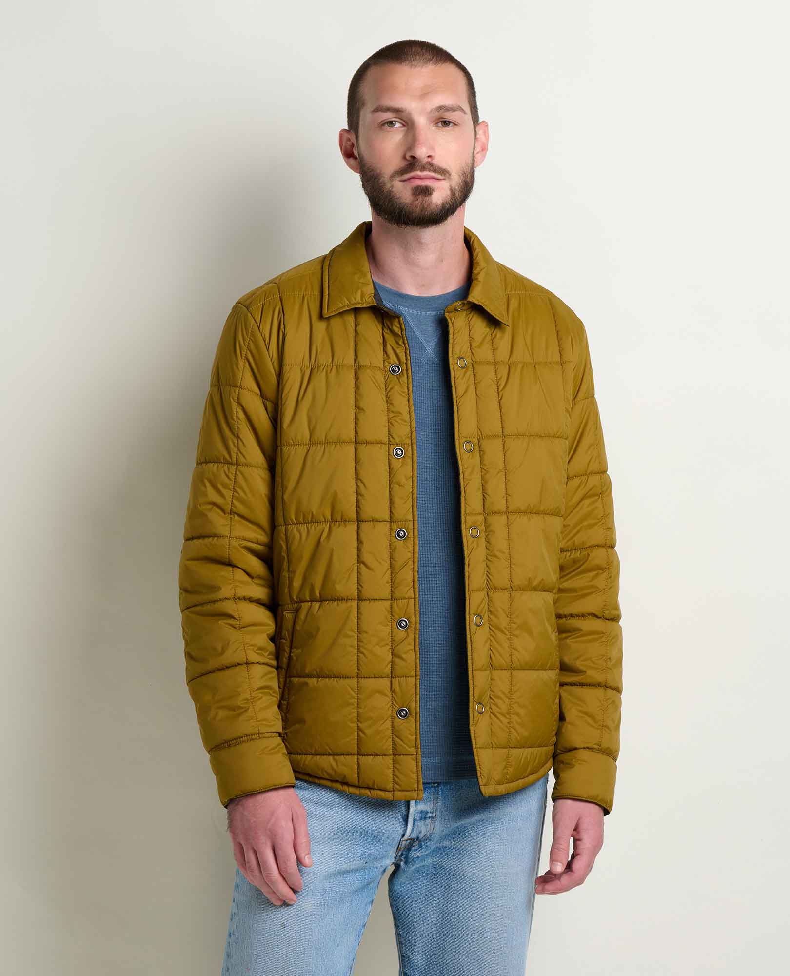 msg:Brandon is 6'1" and is wearing a size medium.