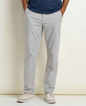 msg:Anderson is 6'2" and is wearing a size 32.