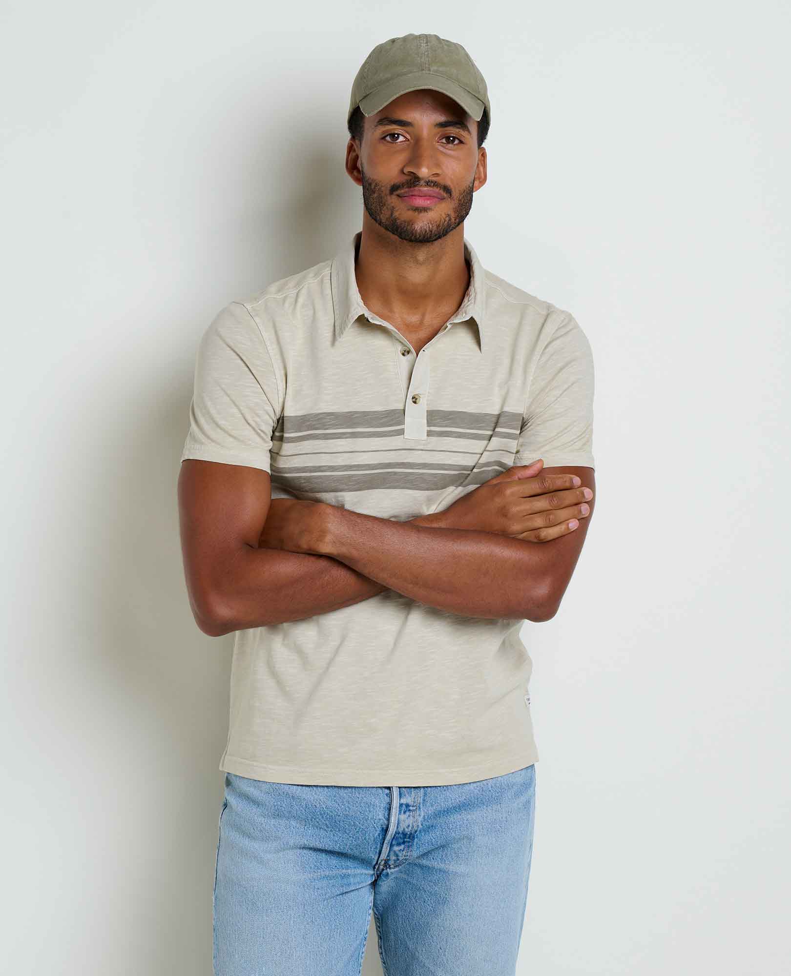 msg:Adom is 6'2" and is wearing a size medium.