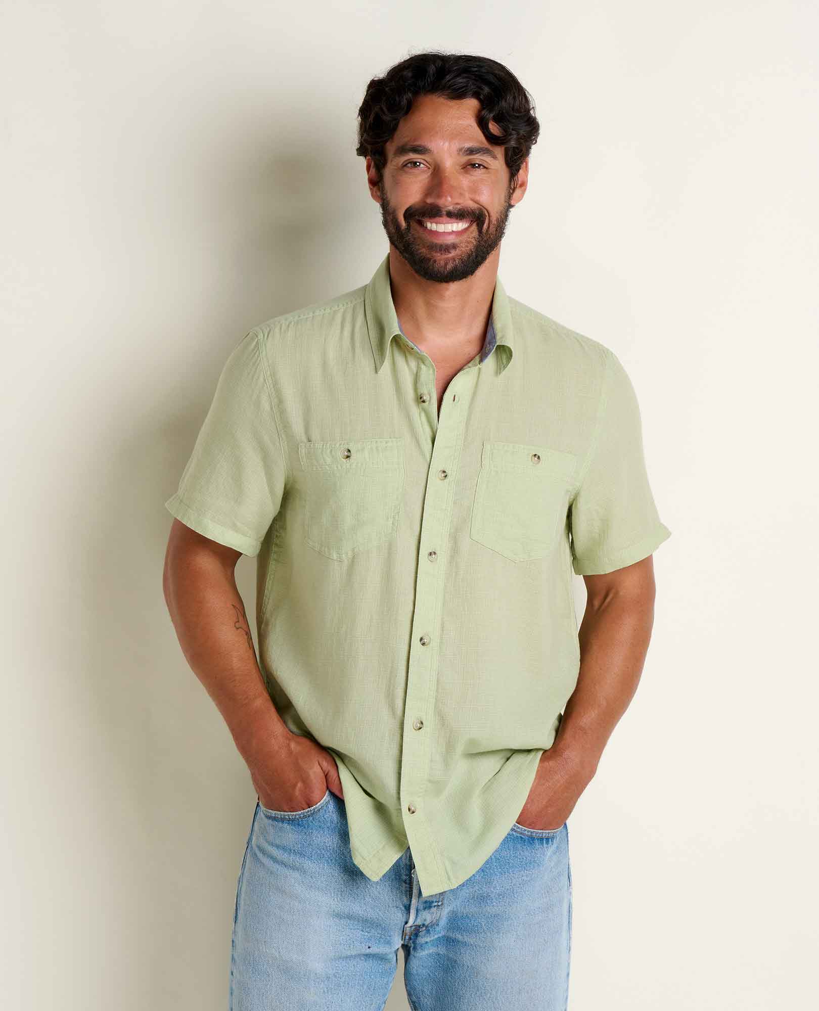 msg:Beau is 6'0" and is wearing a size medium.