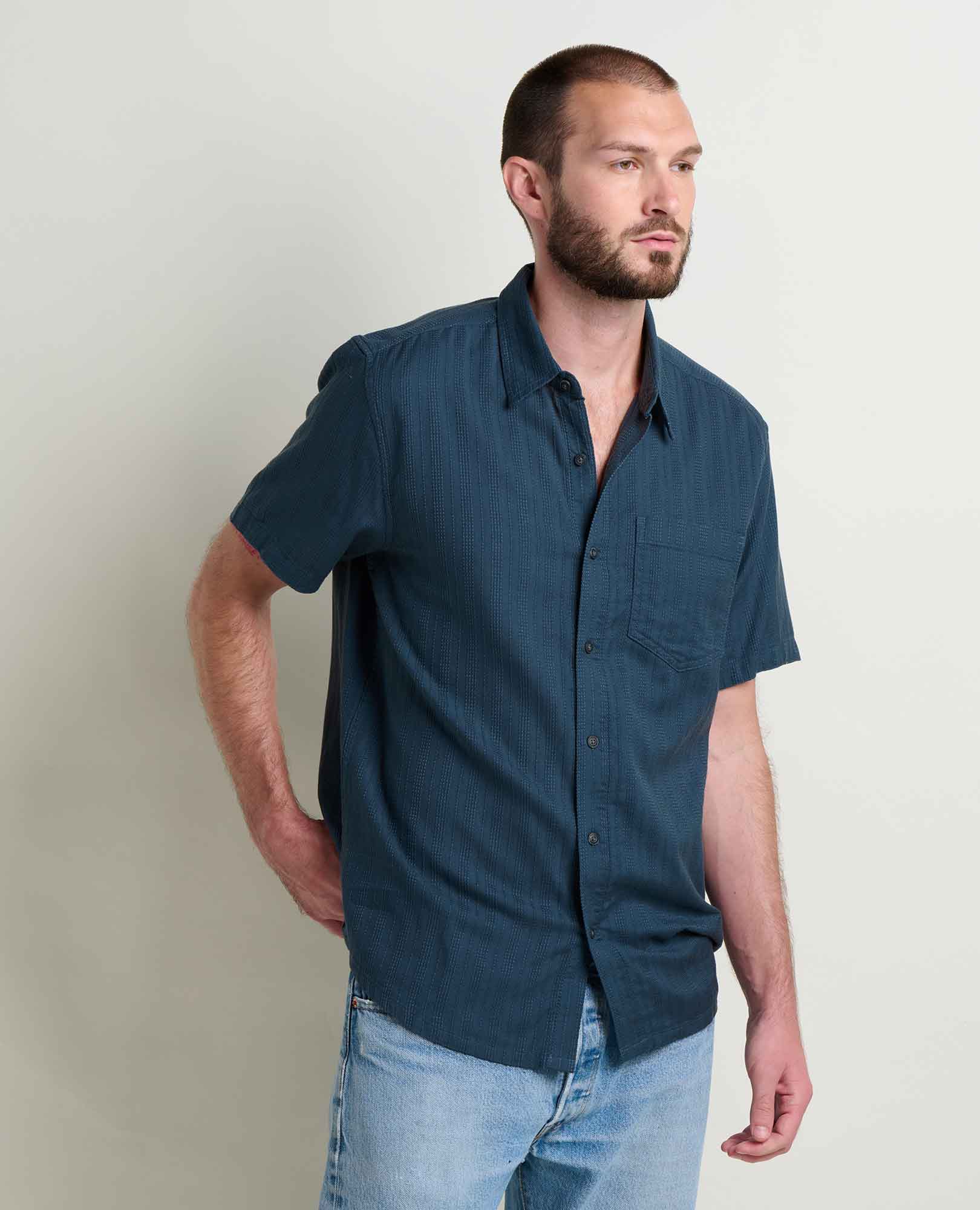 msg:Brandon is 6'1" and is wearing a size medium.