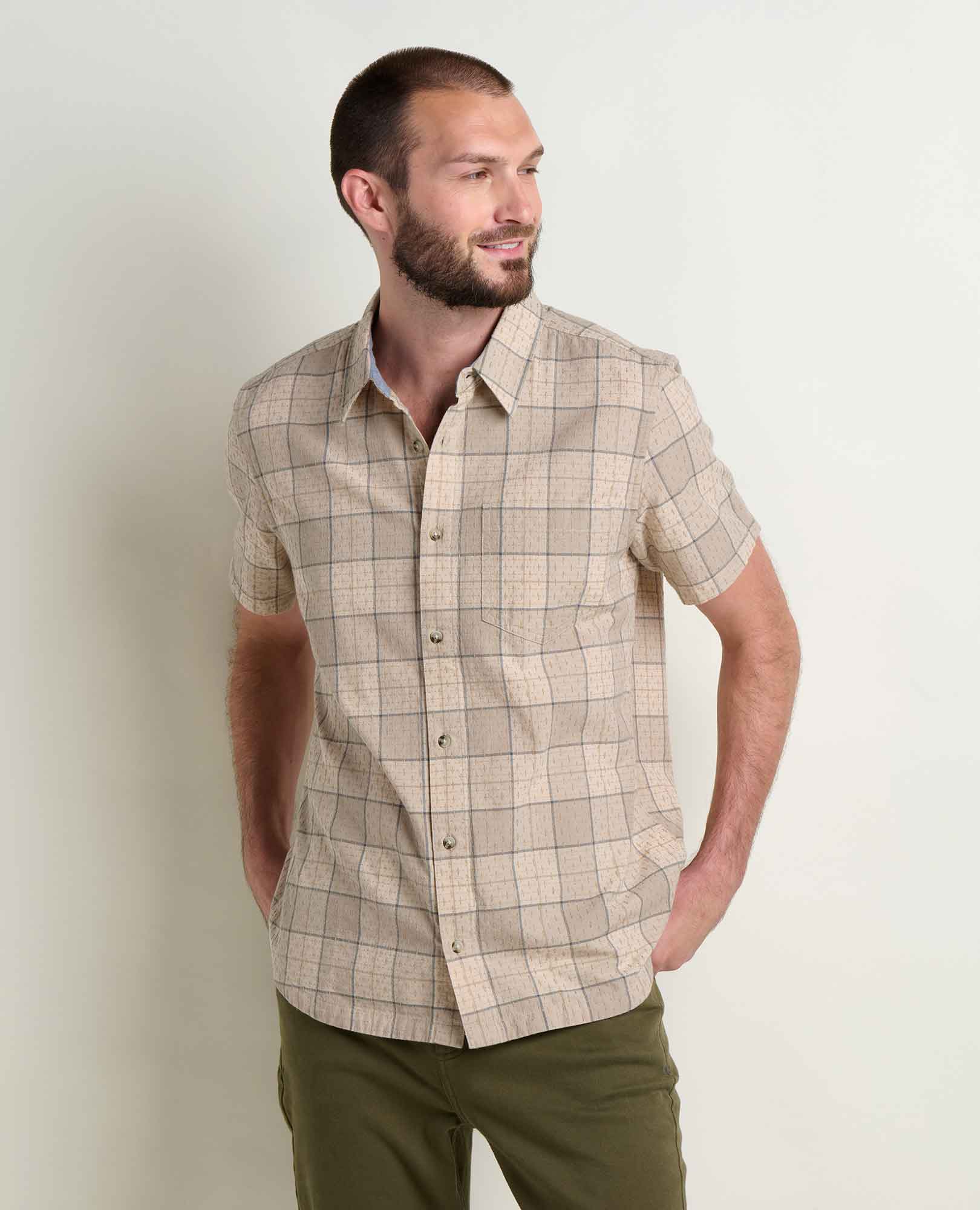 msg:Brandon is 6'1" and is wearing a size medium.