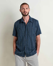 msg:Brandon is 6'1" and is wearing a size medium.