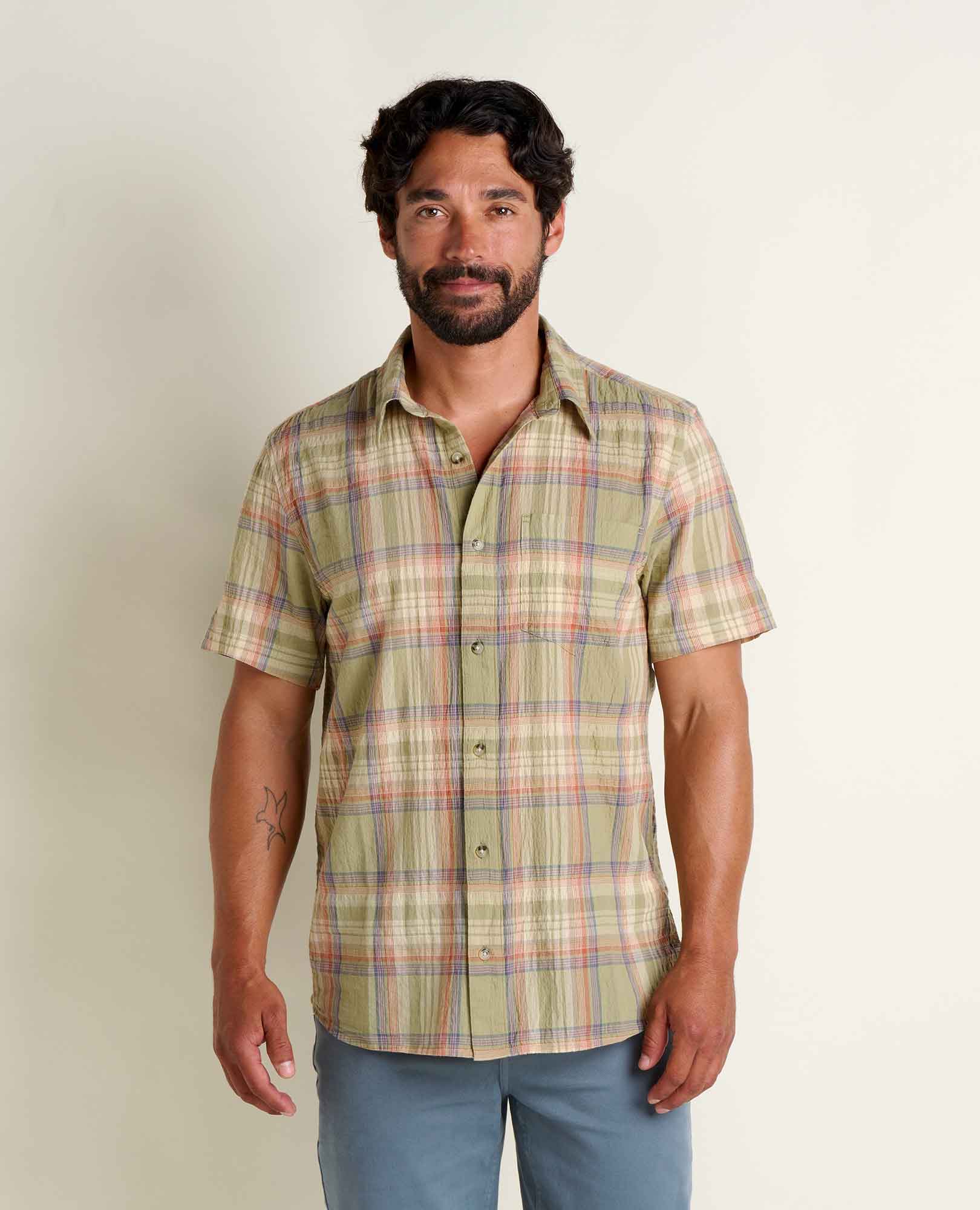 msg:Beau is 6'0" and is wearing a size medium.
