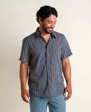 msg:Beau is 6'0" and is wearing a size medium.