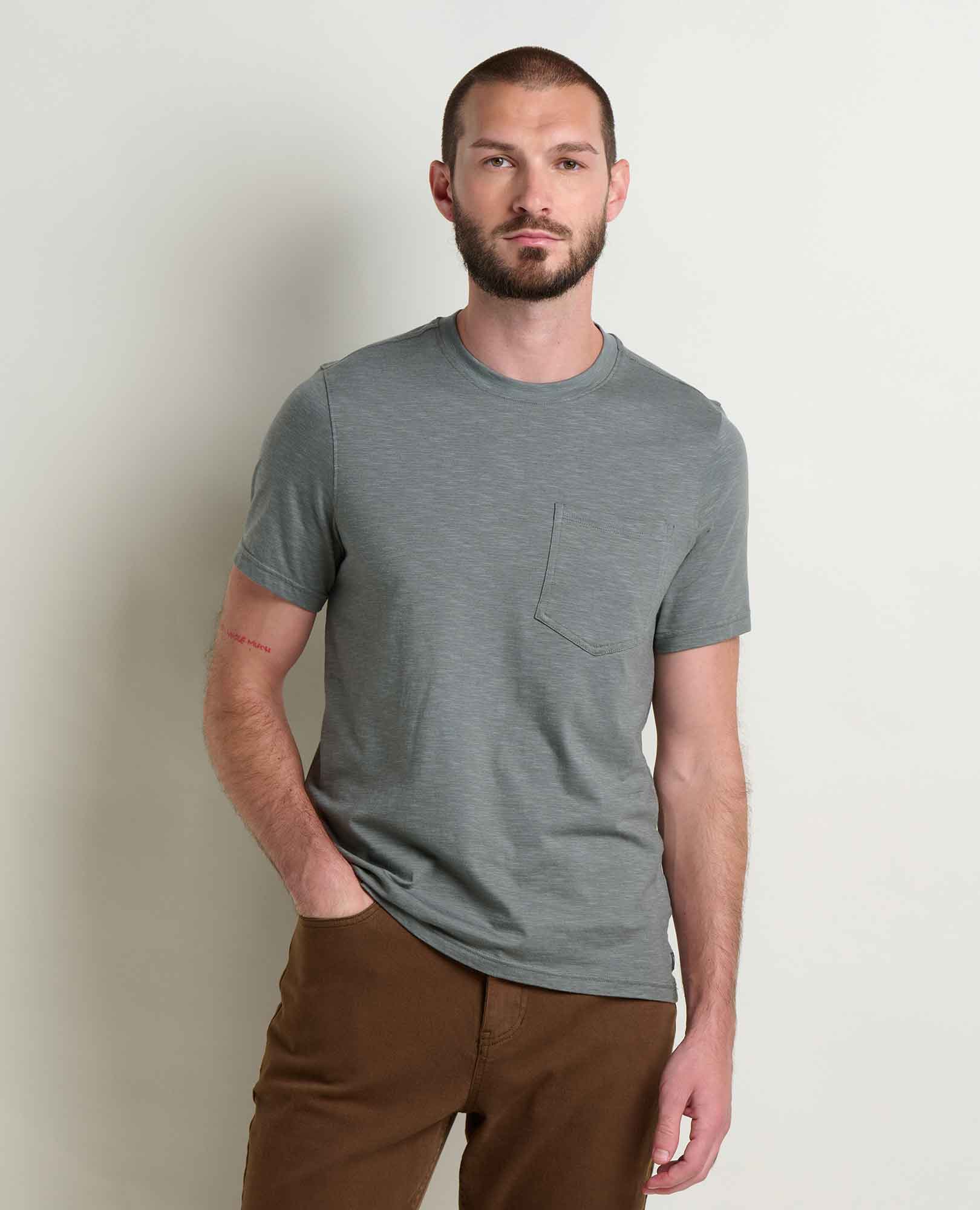 msg:Brandon is 6'1" and is wearing a size medium.