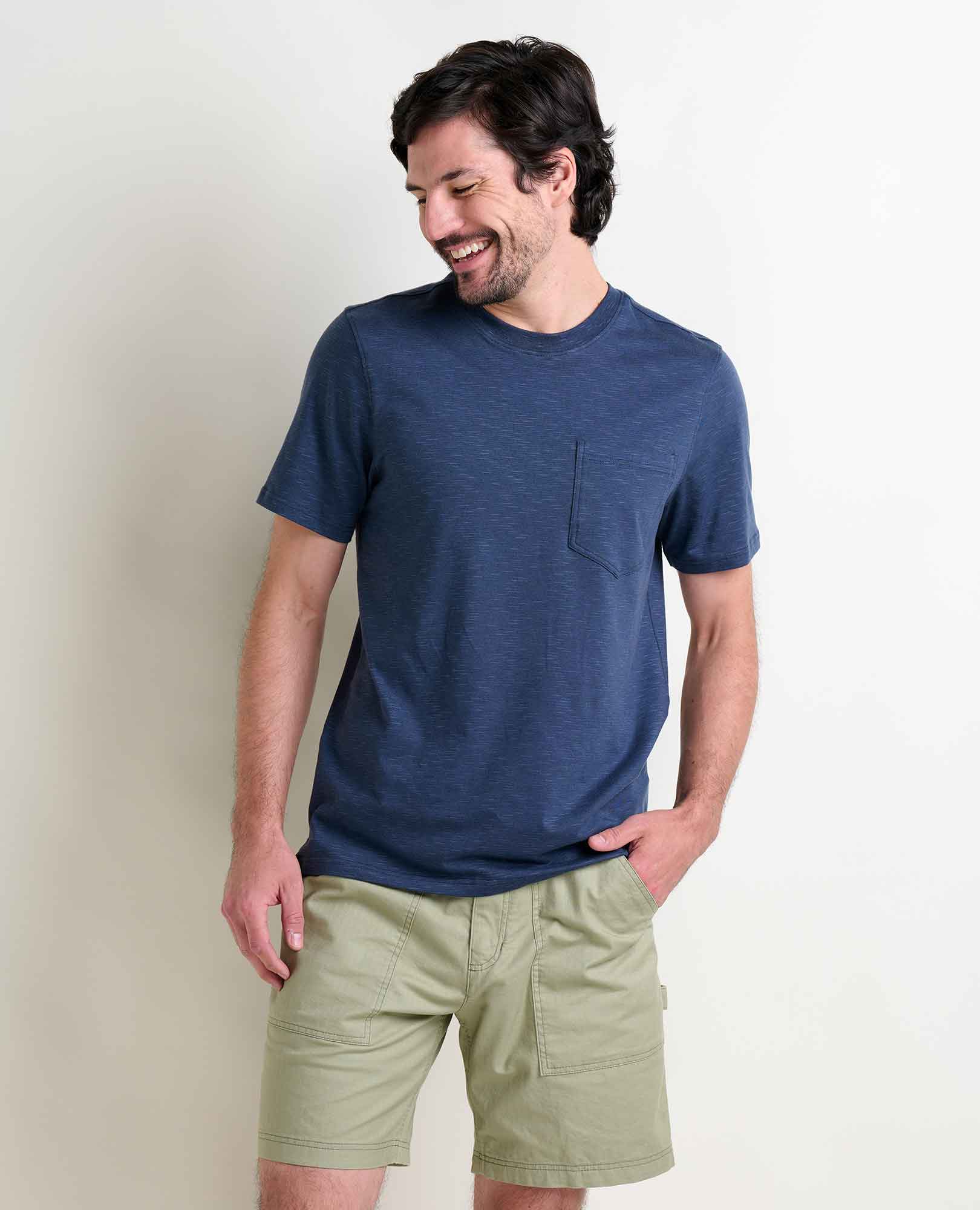 msg:Craig is 6'1" and is wearing a size Medium.