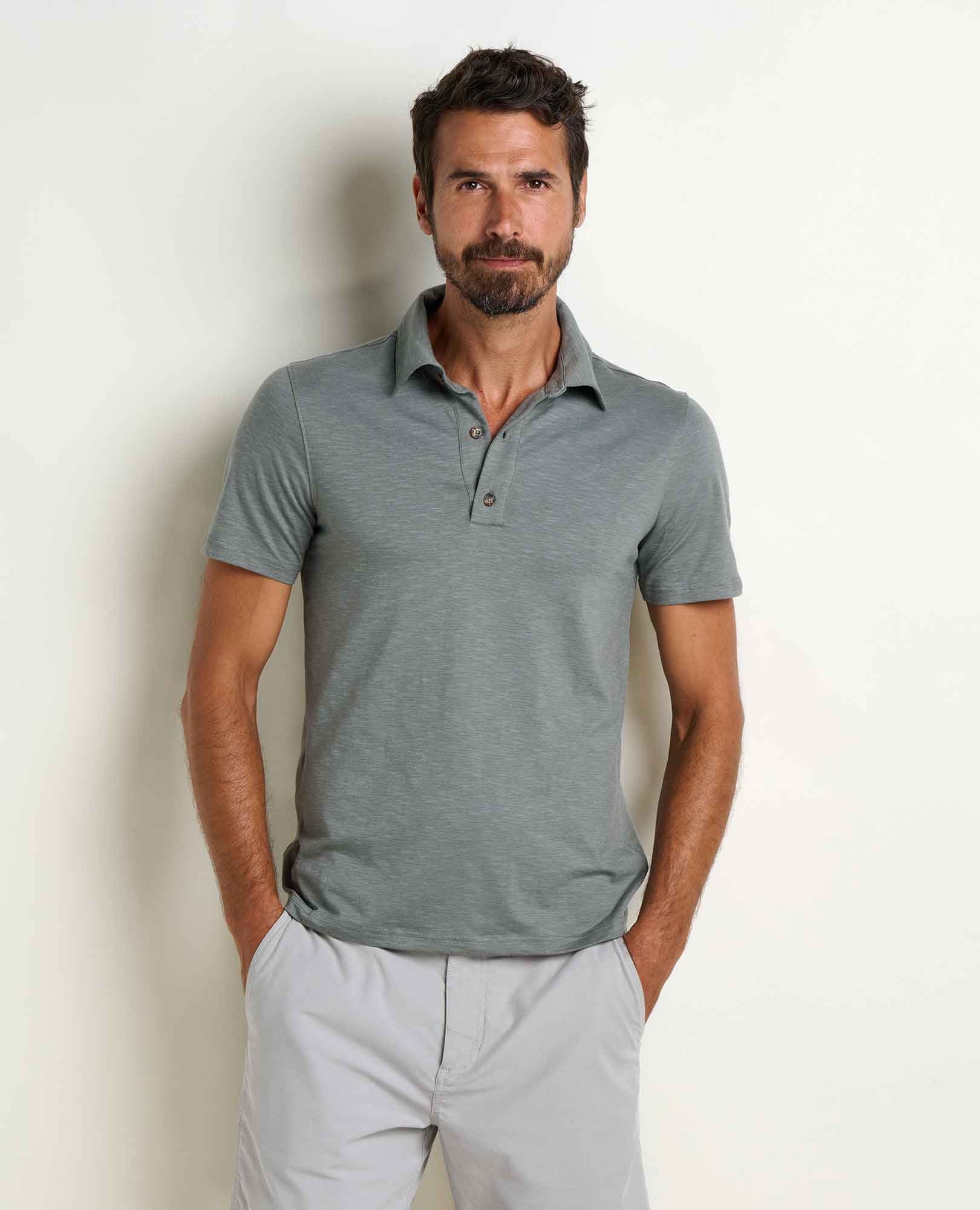 msg:Anderson is 6'2" and is wearing a size medium.